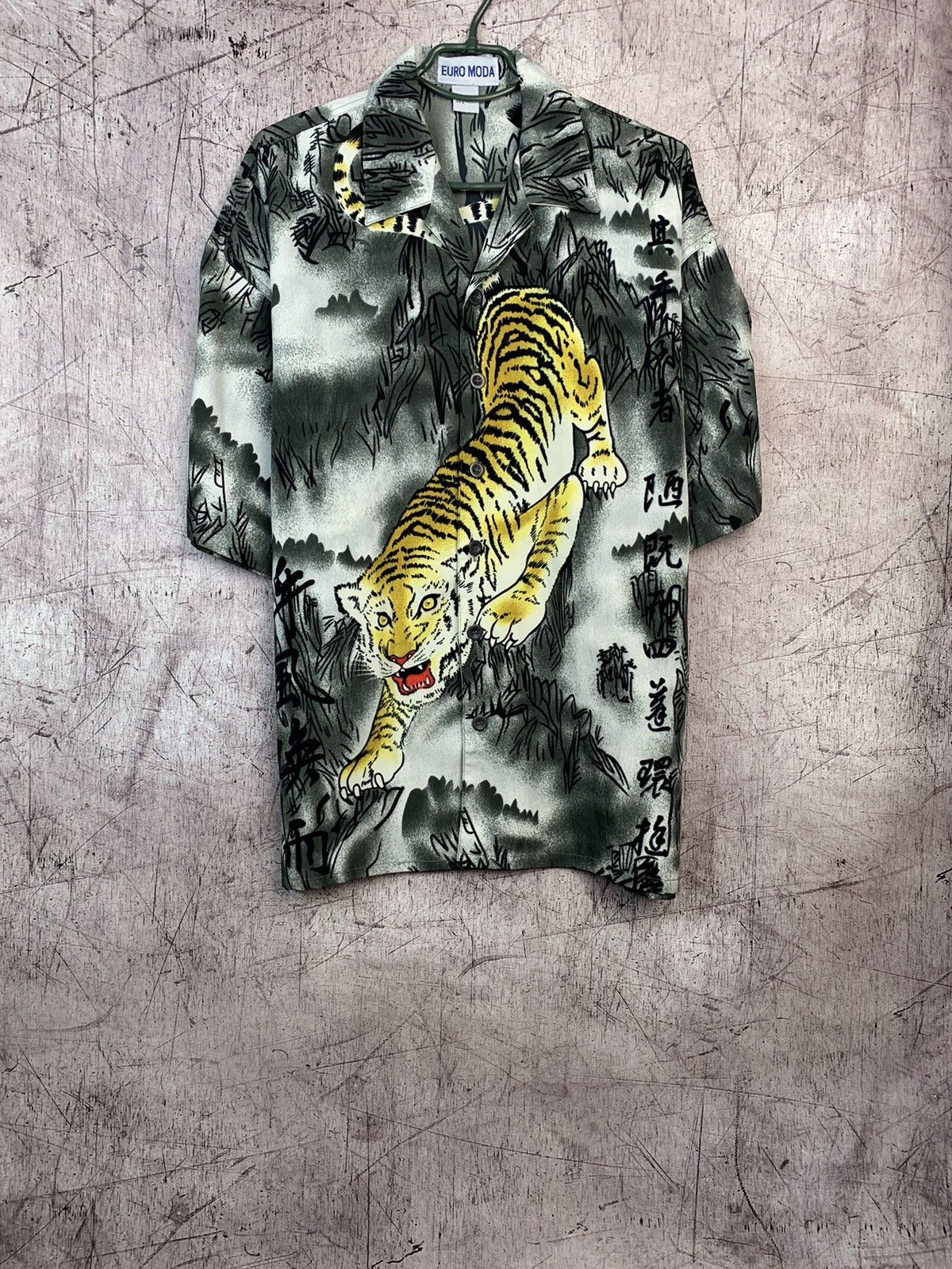 Japanese Brand Vintage Japanese Asian Tiger Mens Shirt Size US L / EU 52-54 / 3 - 1 Thumbnail