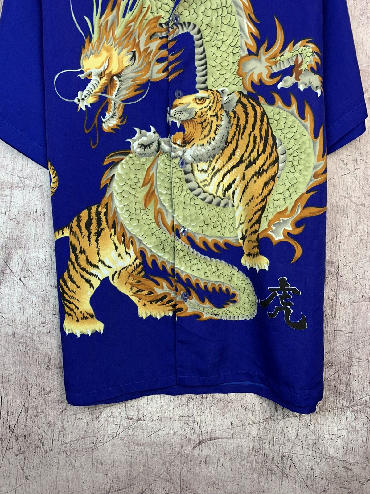Japanese Brand Vintage Japanese Dragon Tiger Shirt Size US S / EU 44-46 / 1 - 6 Thumbnail