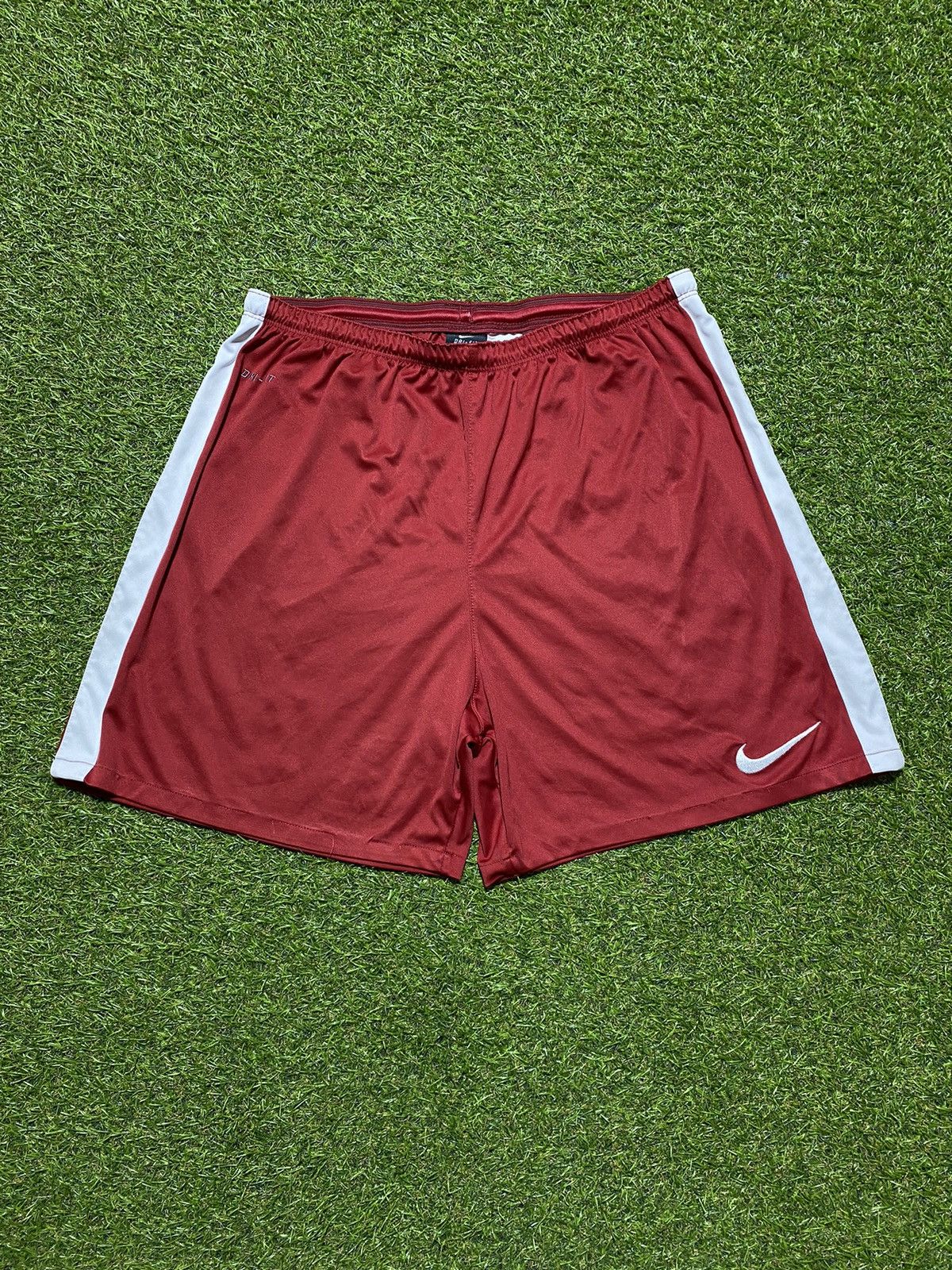 Nike Vintage Nike shorts streetwear swoosh casual y2k size M Size US 32 / EU 48 - 1 Thumbnail