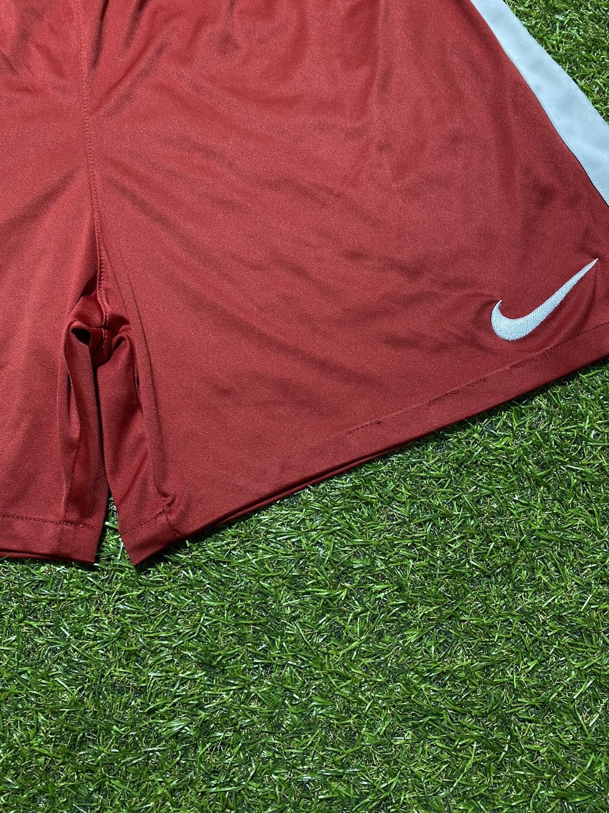 Nike Vintage Nike shorts streetwear swoosh casual y2k size M Size US 32 / EU 48 - 2 Thumbnail