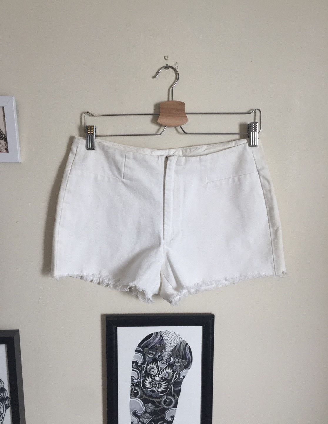 image of Maison Margiela Maison Martin Margiela Mm6 Women Cropped White Shorts (Size 30)