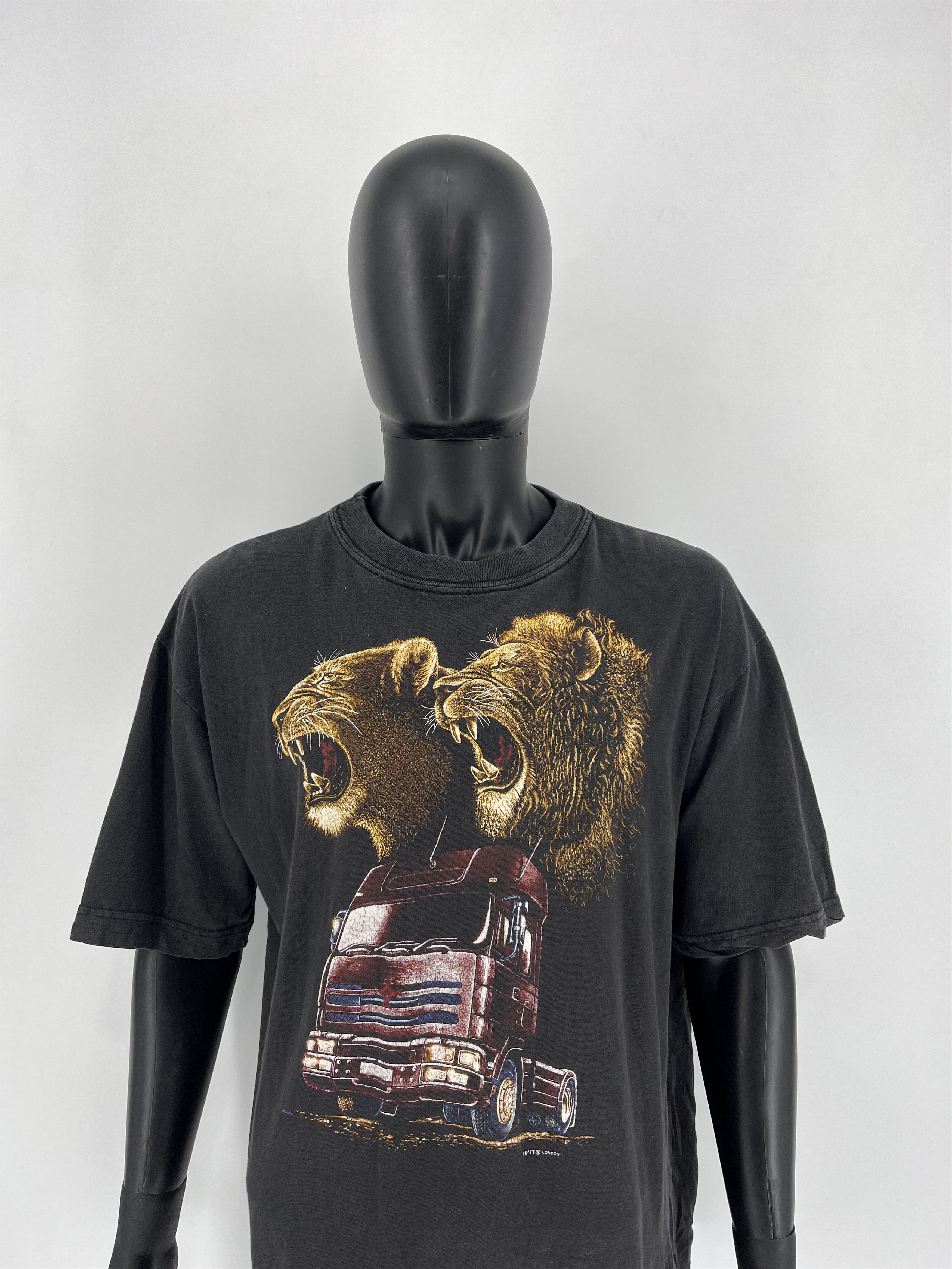 Vintage Vintage 90s lion lioness and truck Boxy Fit Tee ZipIt London Size US XL / EU 56 / 4 - 1 Thumbnail