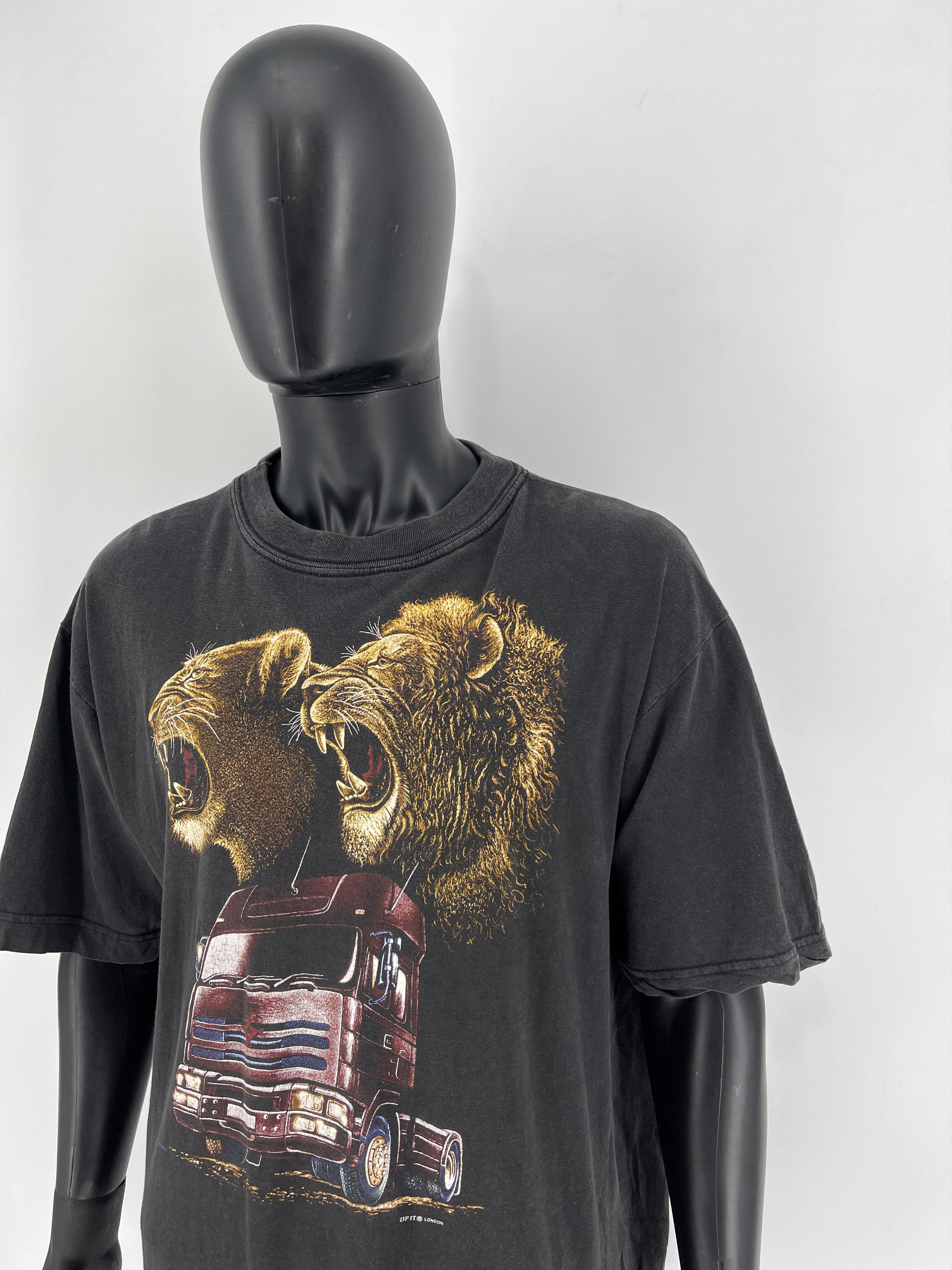 Vintage Vintage 90s lion lioness and truck Boxy Fit Tee ZipIt London Size US XL / EU 56 / 4 - 4 Thumbnail