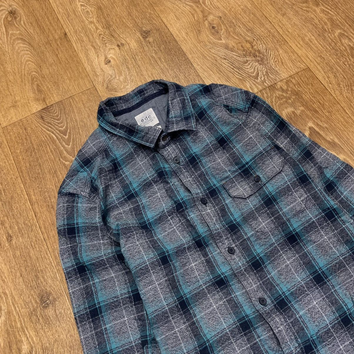 Vintage Vintage 90s Plaid Shirt Oversized Grunge Indie Blue Faded L Size US L / EU 52-54 / 3 - 6 Thumbnail