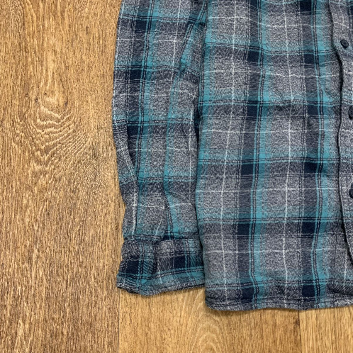 Vintage Vintage 90s Plaid Shirt Oversized Grunge Indie Blue Faded L Size US L / EU 52-54 / 3 - 4 Thumbnail