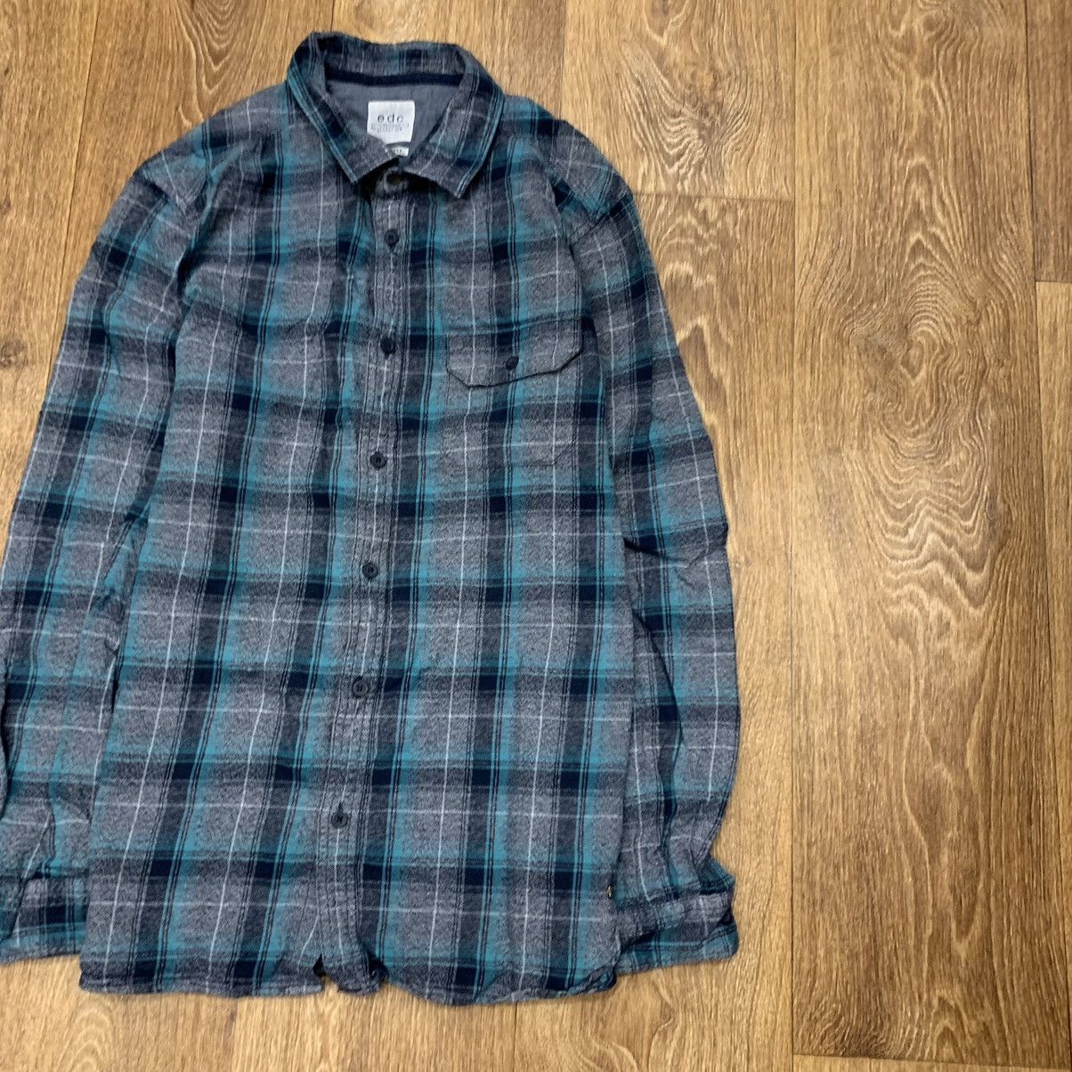 Vintage Vintage 90s Plaid Shirt Oversized Grunge Indie Blue Faded L Size US L / EU 52-54 / 3 - 3 Thumbnail