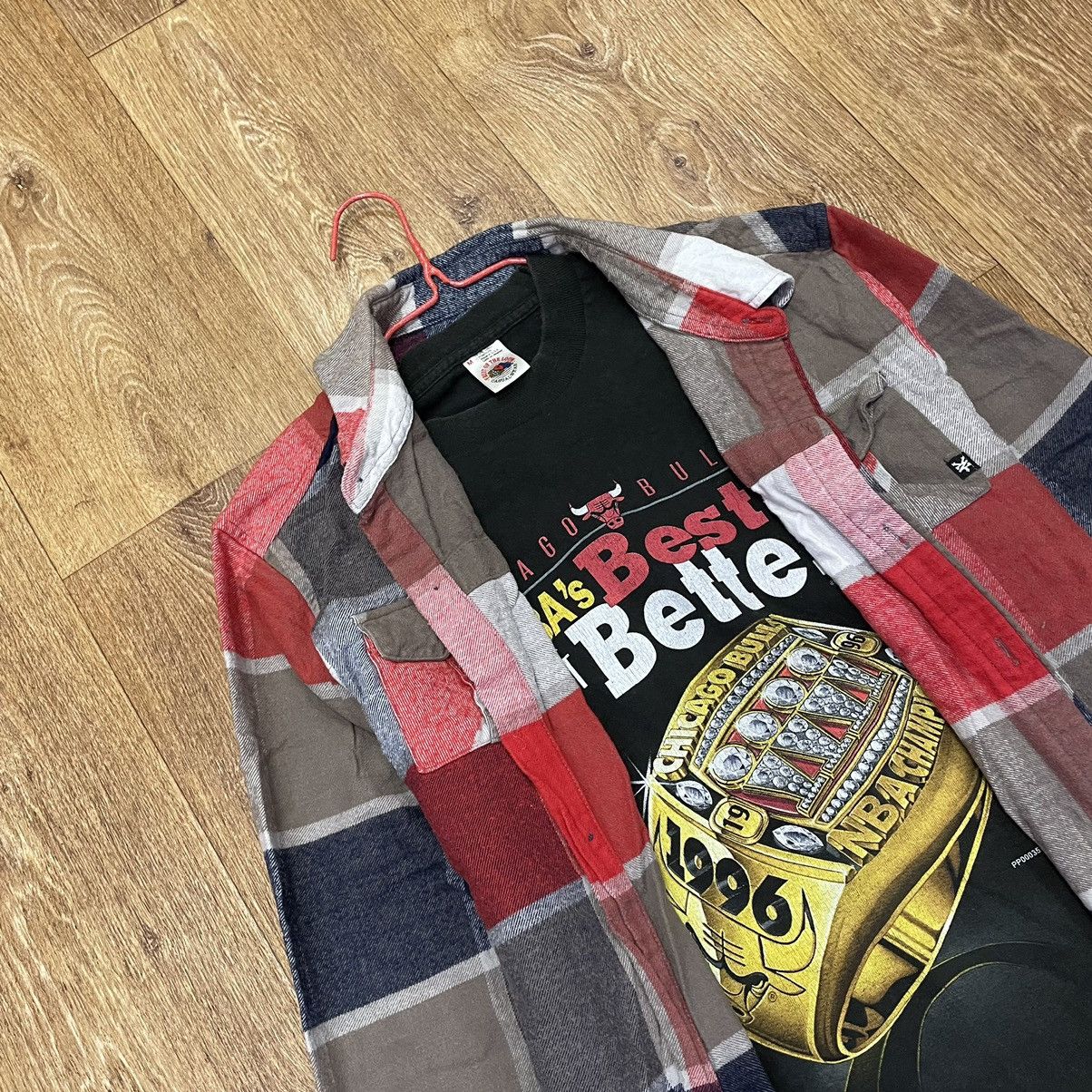 Vintage Vintage 90s Checkered Shirt Baggy Grunge Worn Red Graphic M Size US M / EU 48-50 / 2 - 1 Thumbnail