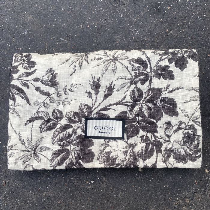 Gucci bloom y3 pouch hot sale