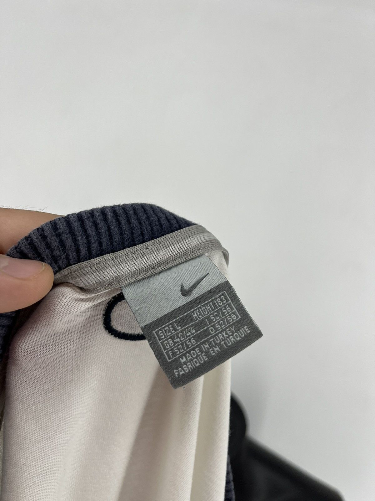 Nike Vintage 90s Nike Jersey Travis Style Sportwear Style Size US L / EU 52-54 / 3 - 11 Thumbnail