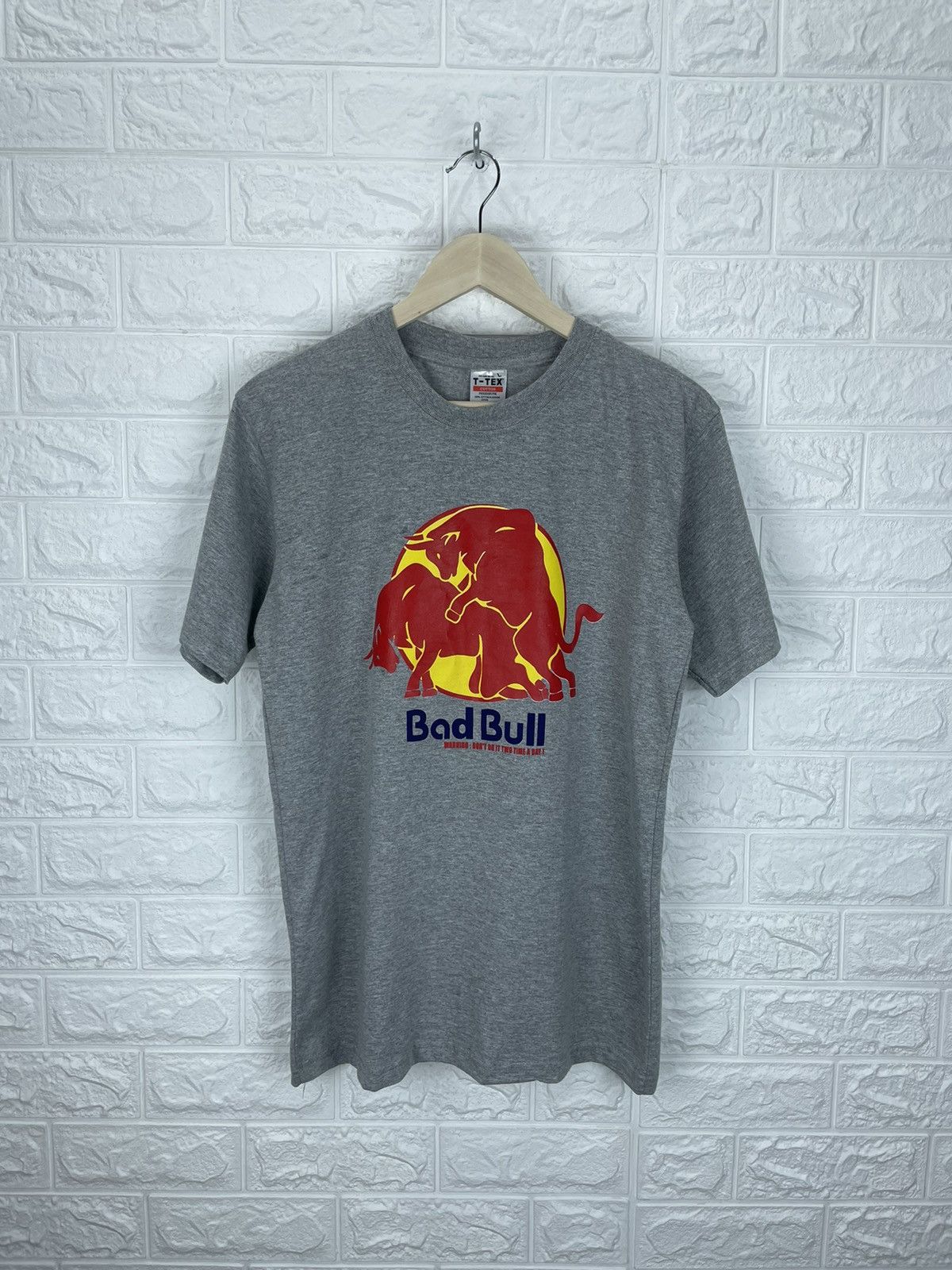 Vintage Vintage Y2k Bad Bull parody Red Bull big printed Size US M / EU 48-50 / 2 - 1 Thumbnail