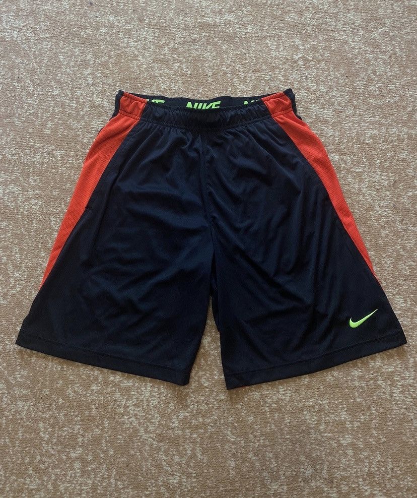 Nike Vintage Nike shorts streetwear swoosh casual y2k size M Size US 32 / EU 48 - 2 Thumbnail