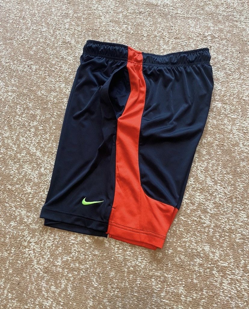 Nike Vintage Nike shorts streetwear swoosh casual y2k size M Size US 32 / EU 48 - 1 Thumbnail