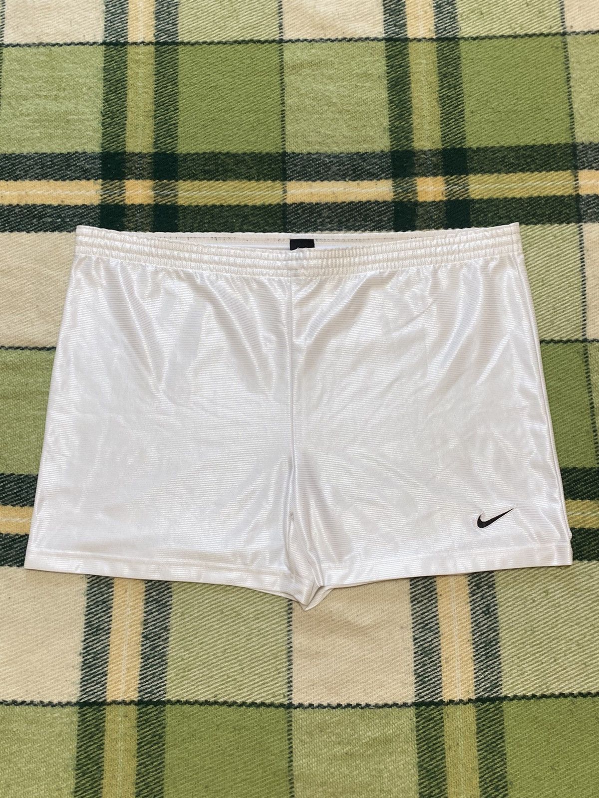 Nike Vintage Nike shorts streetwear swoosh casual y2k size XL Size US 36 / EU 52 - 1 Thumbnail