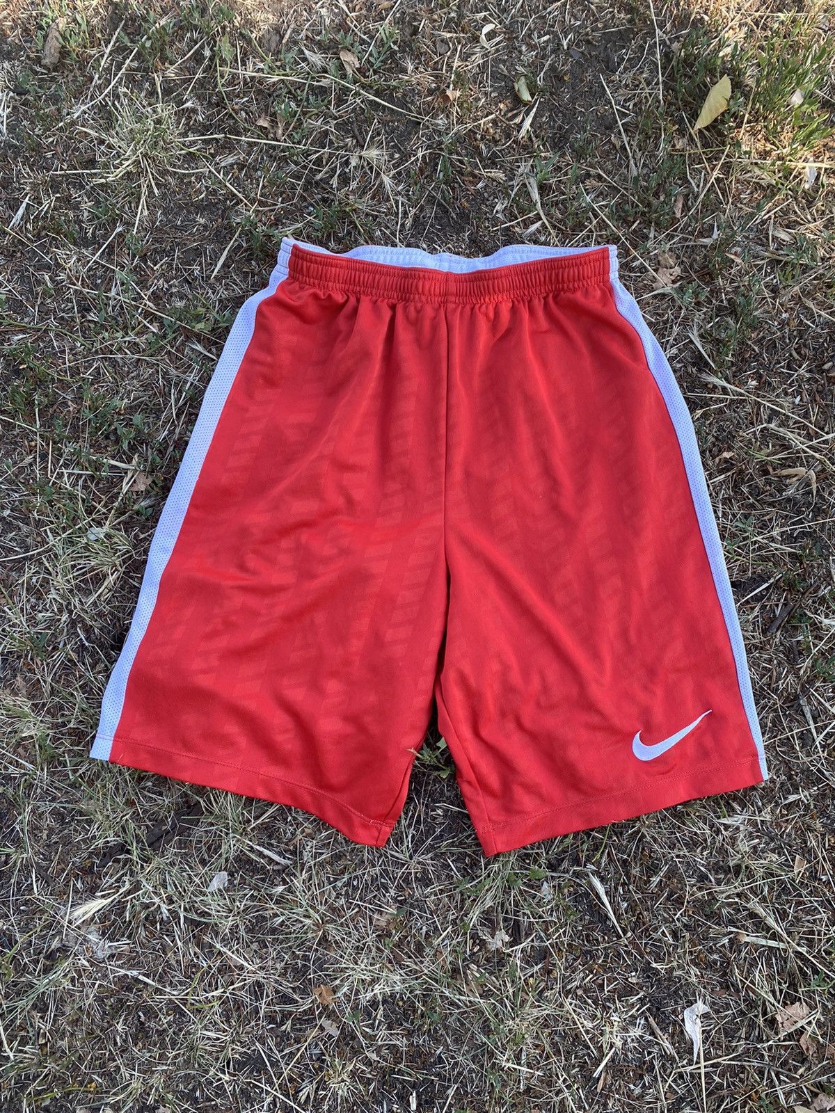 Nike Vintage Nike shorts streetwear swoosh casual y2k size S Size US 30 / EU 46 - 1 Thumbnail