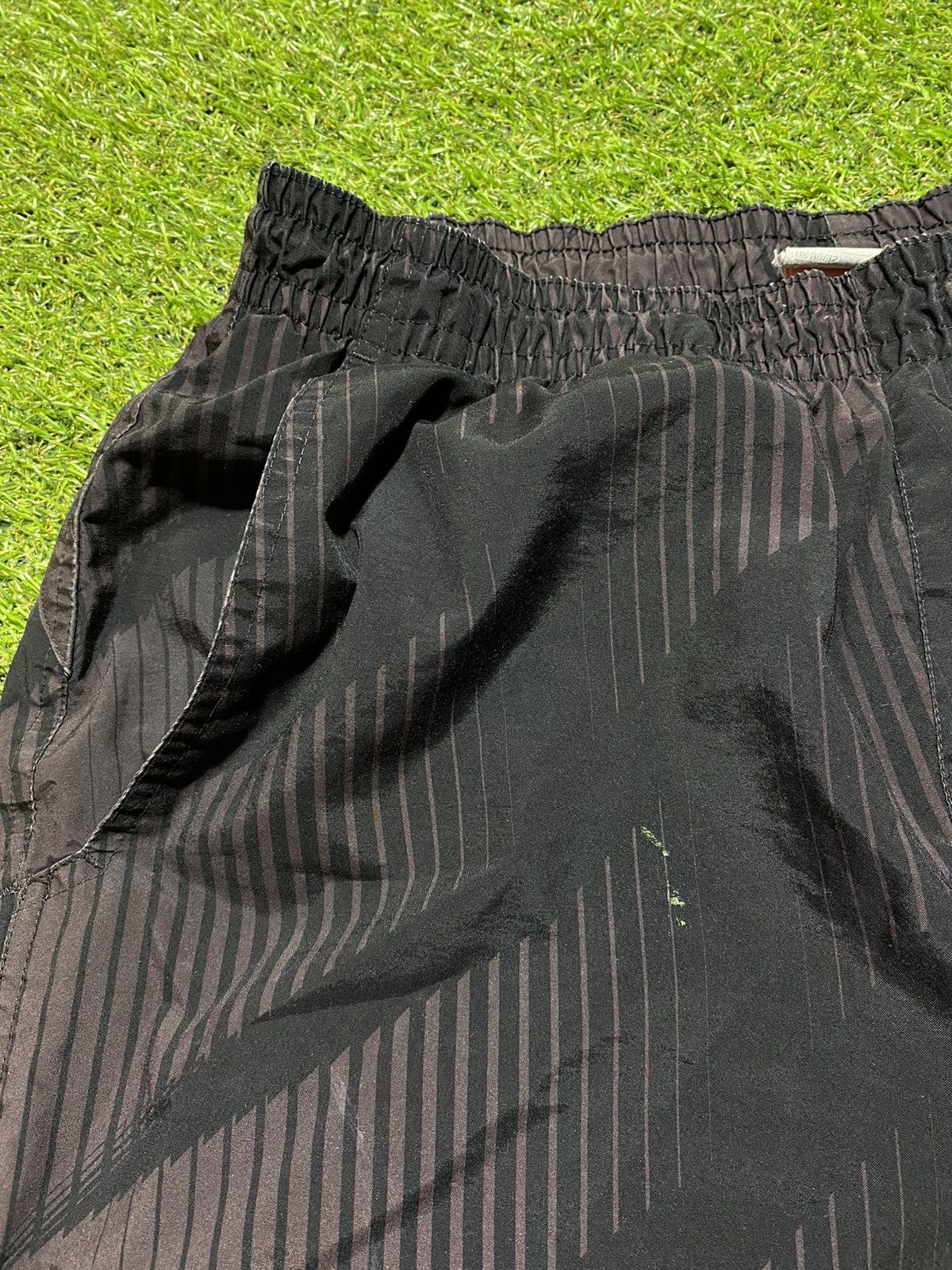 Nike Vintage Nike shorts streetwear swoosh casual y2k size M Size US 32 / EU 48 - 3 Thumbnail