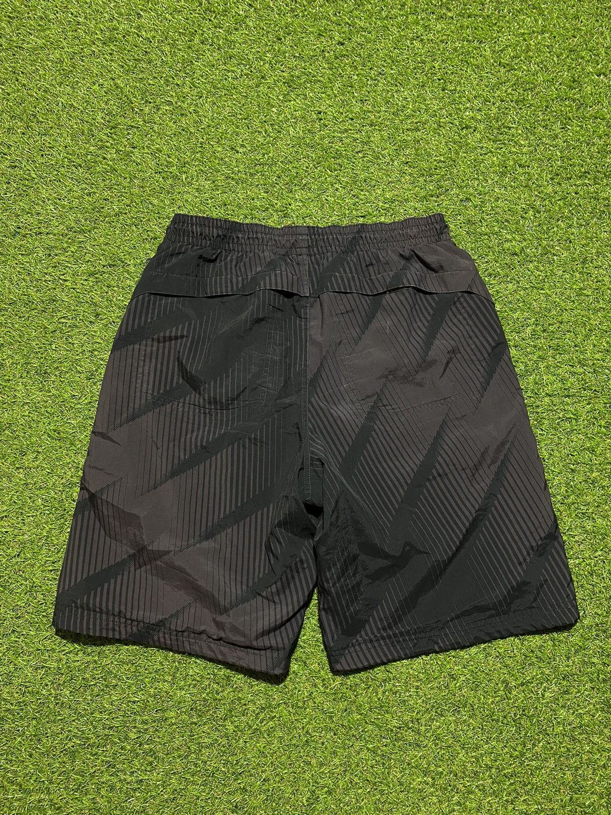 Nike Vintage Nike shorts streetwear swoosh casual y2k size M Size US 32 / EU 48 - 4 Thumbnail