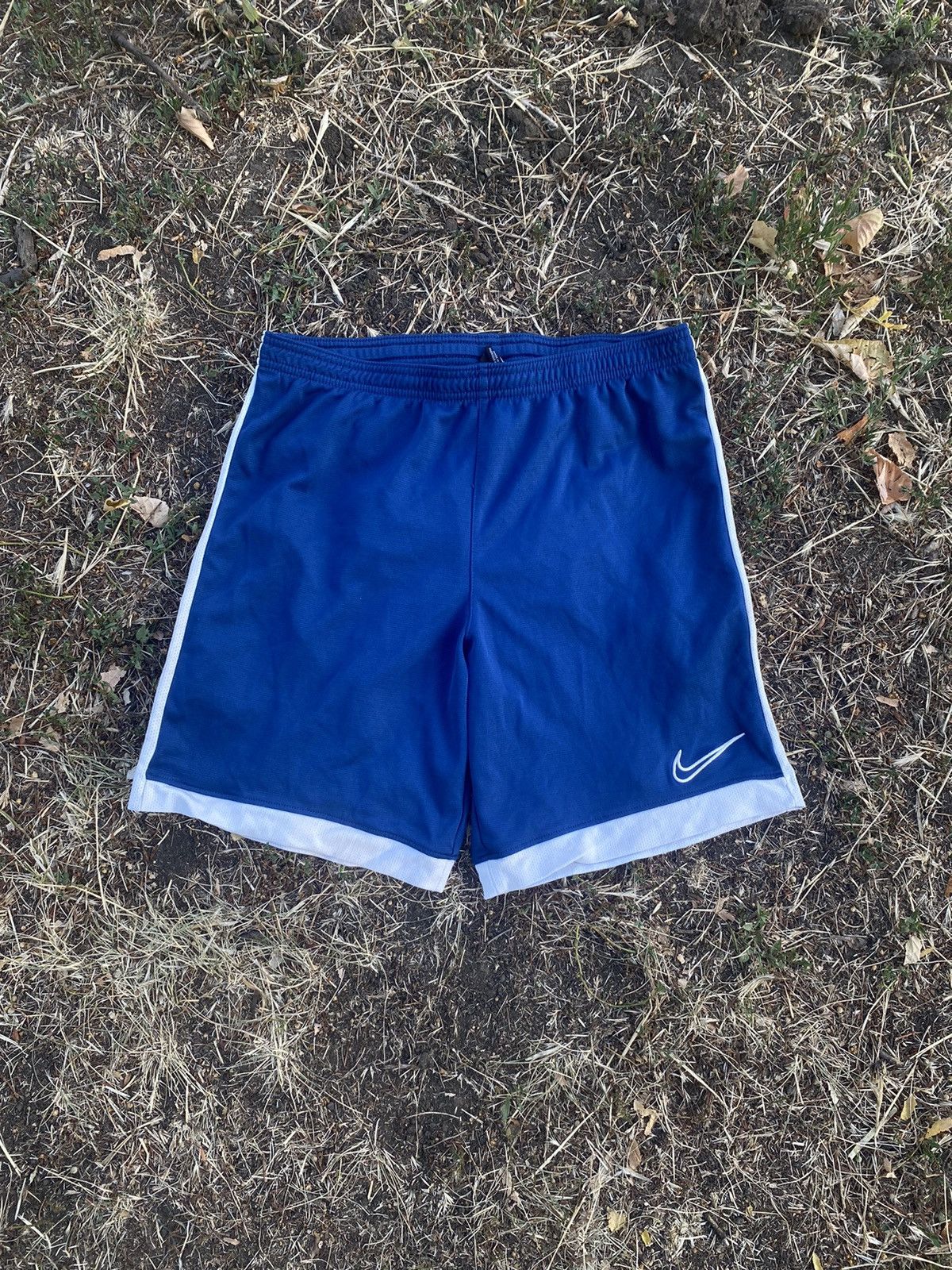 Nike Vintage 90s Nike shorts streetwear swoosh casual y2k size M Size US 32 / EU 48 - 1 Thumbnail