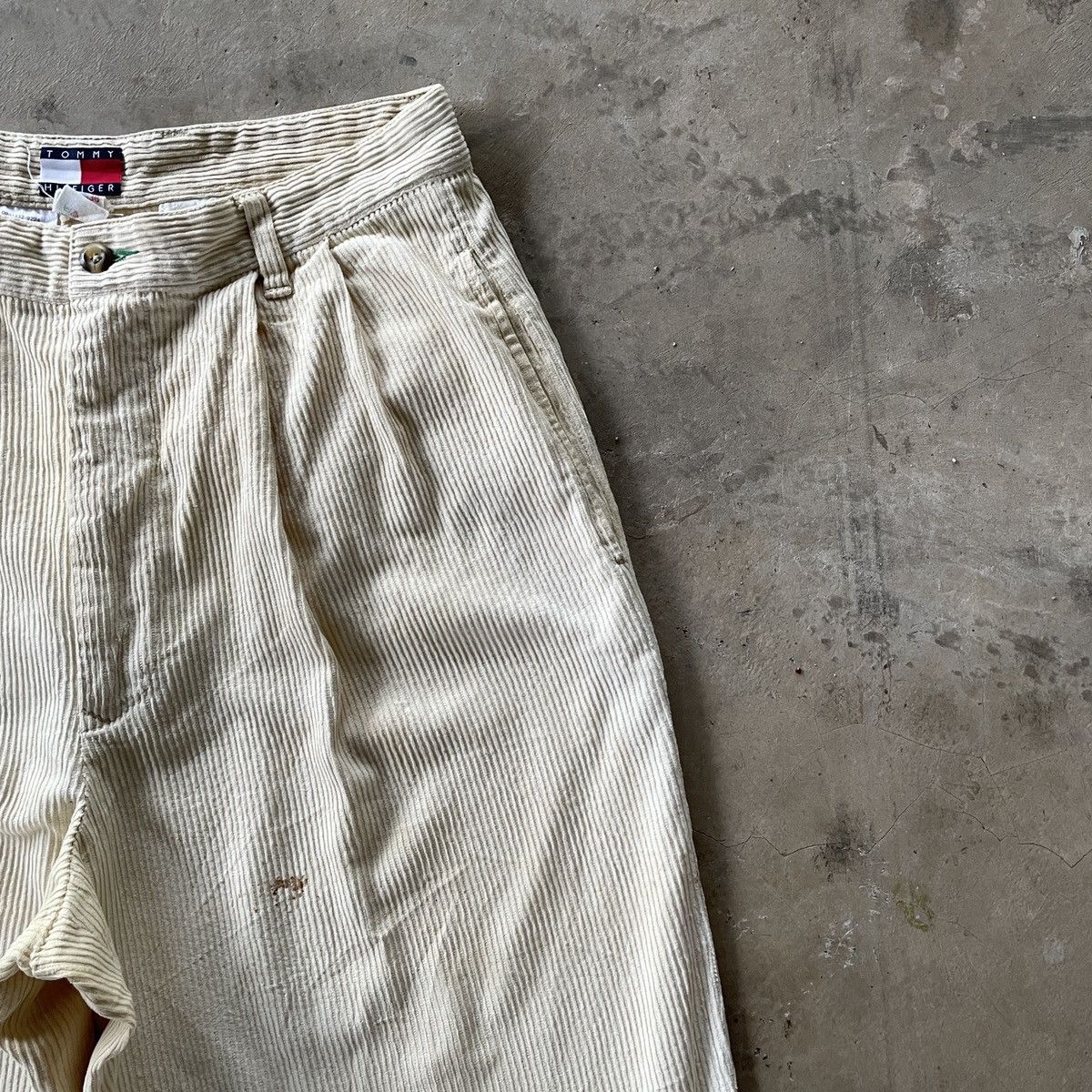 Tommy Hilfiger Vintage TOMMY HILFIGER Corduroi Trousers Casual Pants W30x30 Size US 30 / EU 46 - 4 Thumbnail