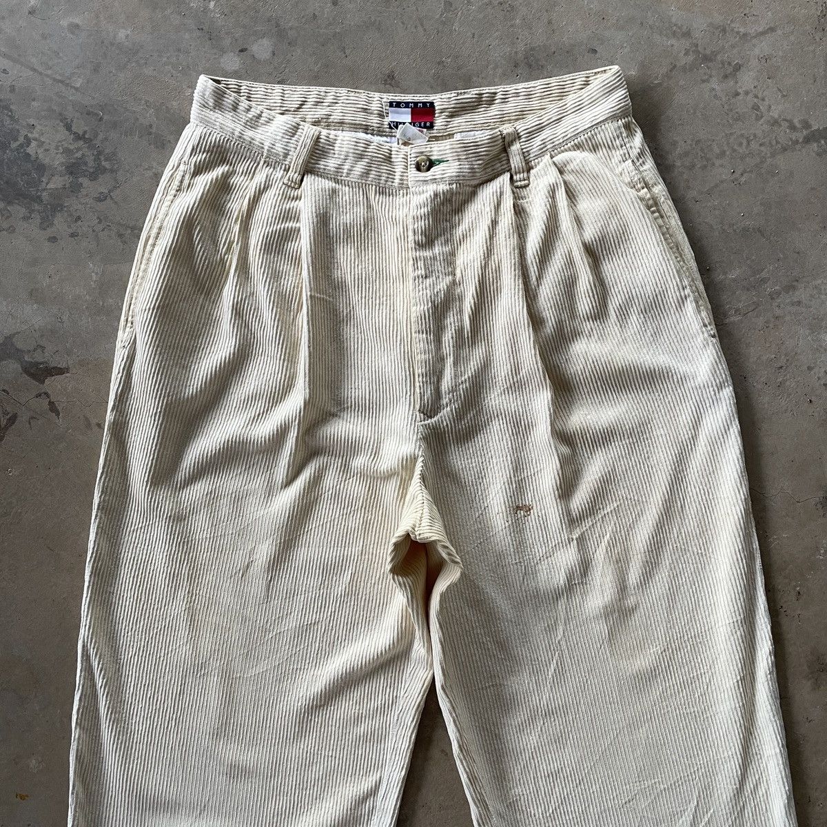 Tommy Hilfiger Vintage TOMMY HILFIGER Corduroi Trousers Casual Pants W30x30 Size US 30 / EU 46 - 2 Thumbnail