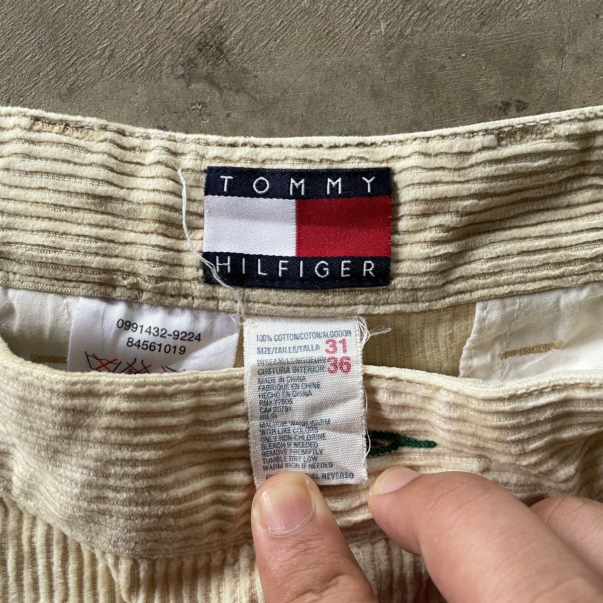 Tommy Hilfiger Vintage TOMMY HILFIGER Corduroi Trousers Casual Pants W30x30 Size US 30 / EU 46 - 7 Thumbnail