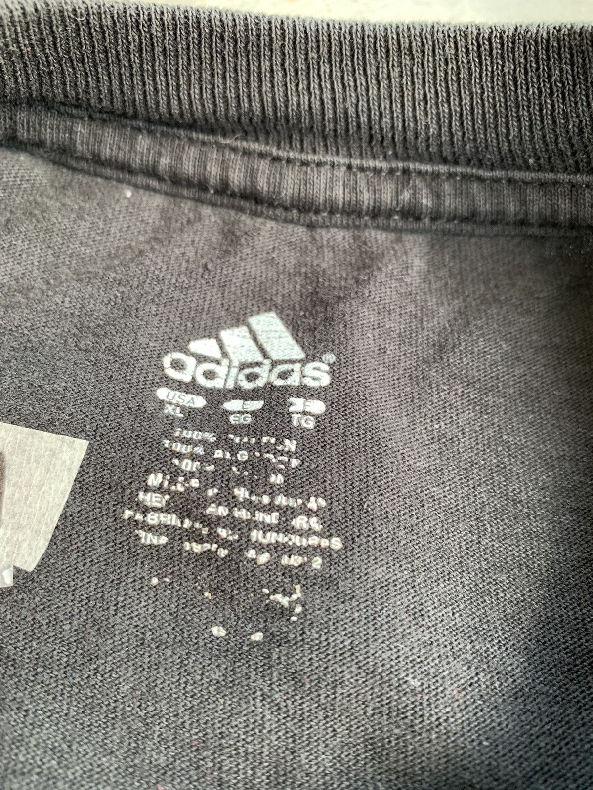 Adidas Vintage 2000s Faded Adidas Chicago Bulls Oversize Tshirt Size US XL / EU 56 / 4 - 3 Thumbnail