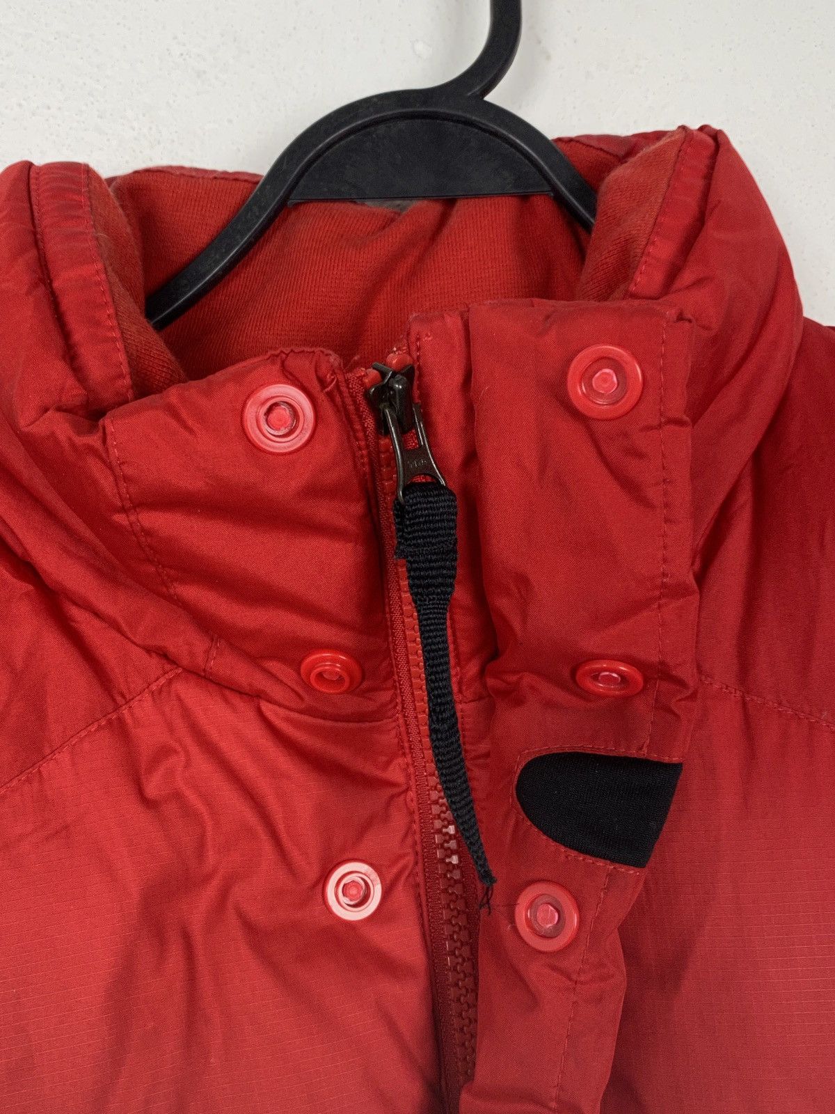 Nike 00s Vintage AW06 Nike Goose Down Puffer Vest In Red Size US M / EU 48-50 / 2 - 4 Thumbnail
