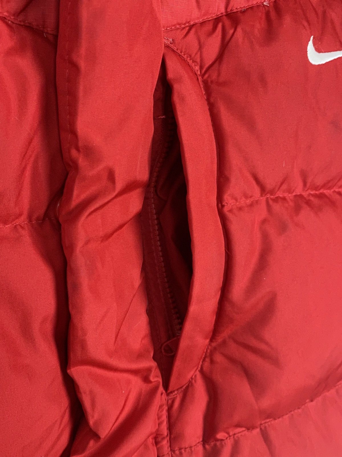 Nike 00s Vintage AW06 Nike Goose Down Puffer Vest In Red Size US M / EU 48-50 / 2 - 5 Thumbnail