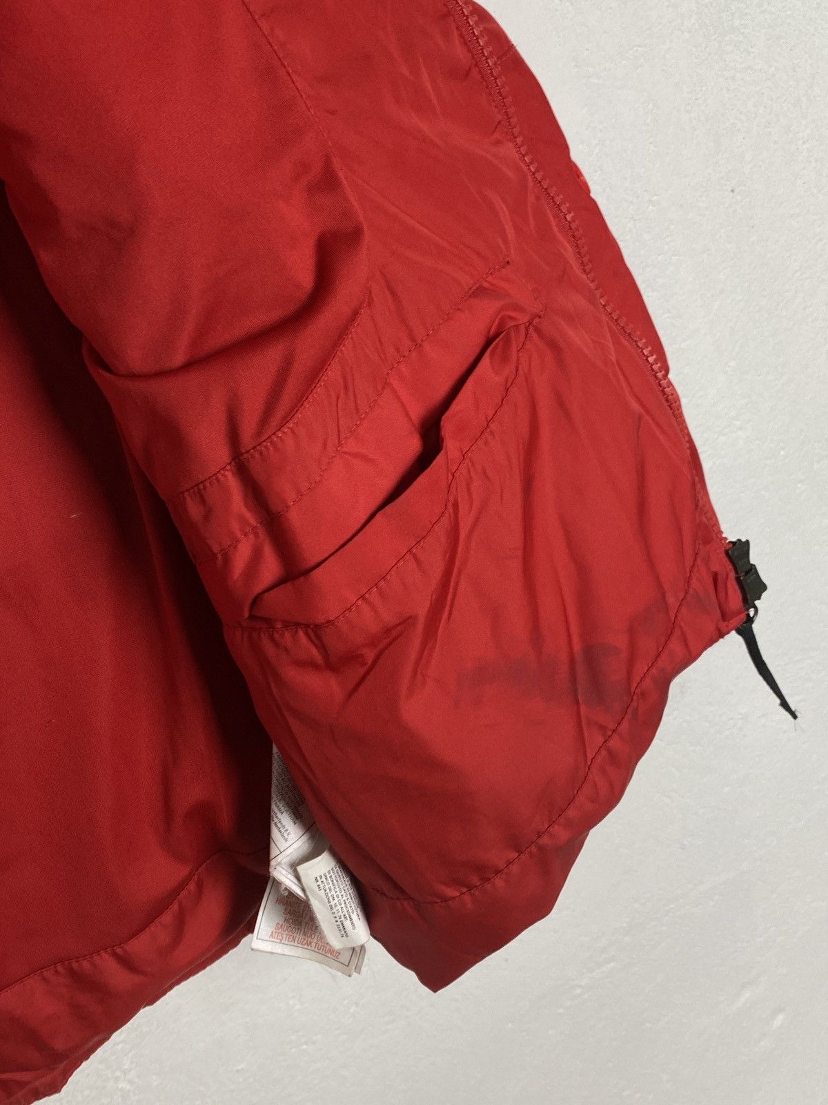 Nike 00s Vintage AW06 Nike Goose Down Puffer Vest In Red Size US M / EU 48-50 / 2 - 8 Thumbnail
