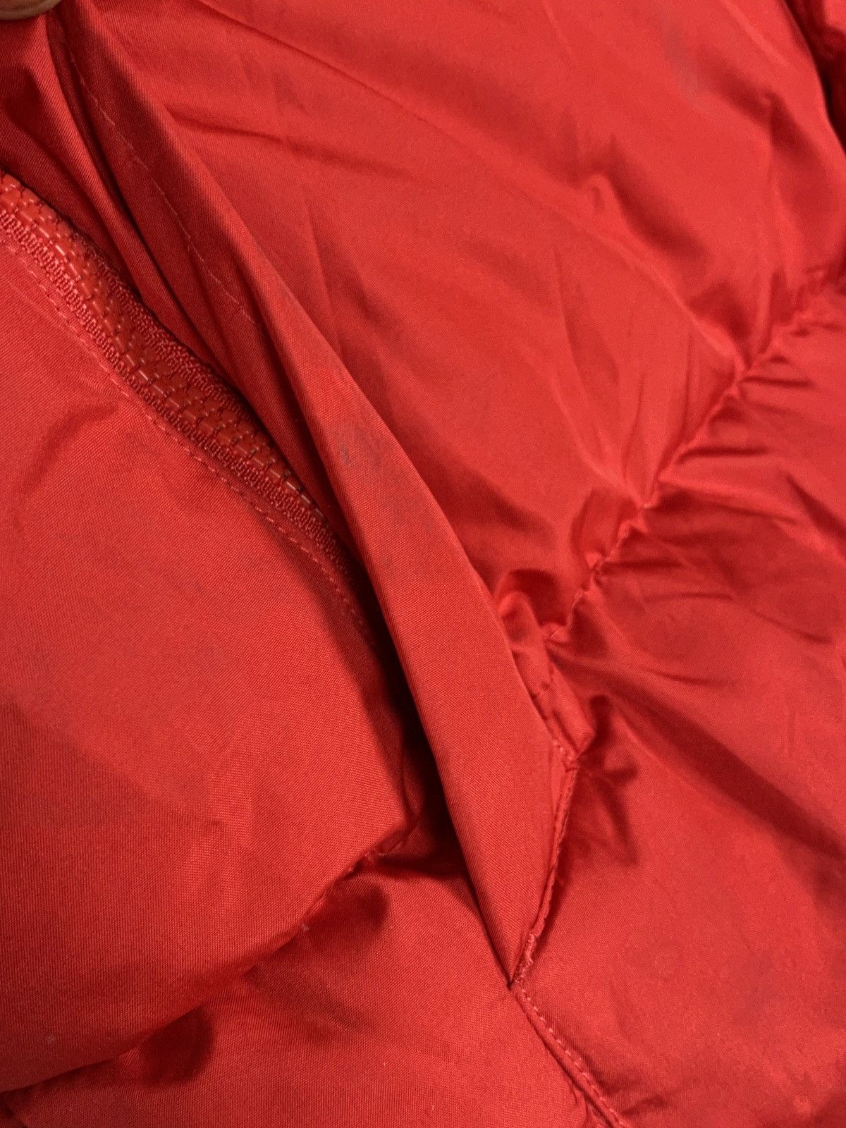 Nike 00s Vintage AW06 Nike Goose Down Puffer Vest In Red Size US M / EU 48-50 / 2 - 6 Thumbnail