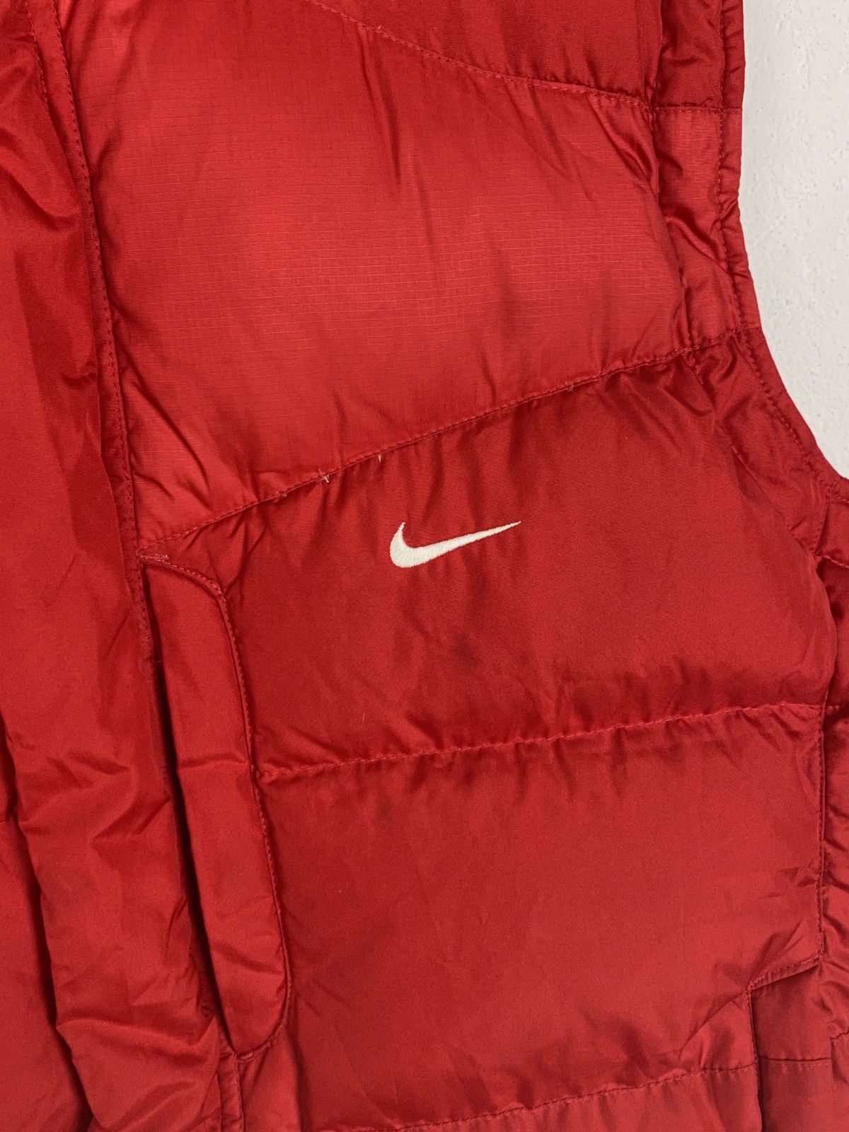 Nike 00s Vintage AW06 Nike Goose Down Puffer Vest In Red Size US M / EU 48-50 / 2 - 2 Thumbnail
