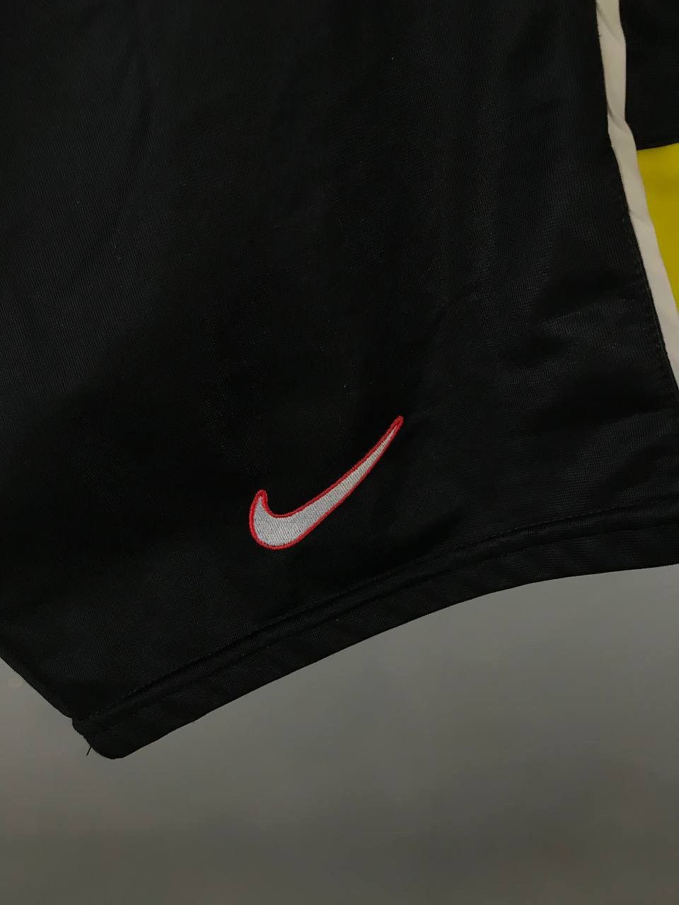 Vintage Nike swoosh streetwear vintage shorts Size US 34 / EU 50 - 3 Thumbnail