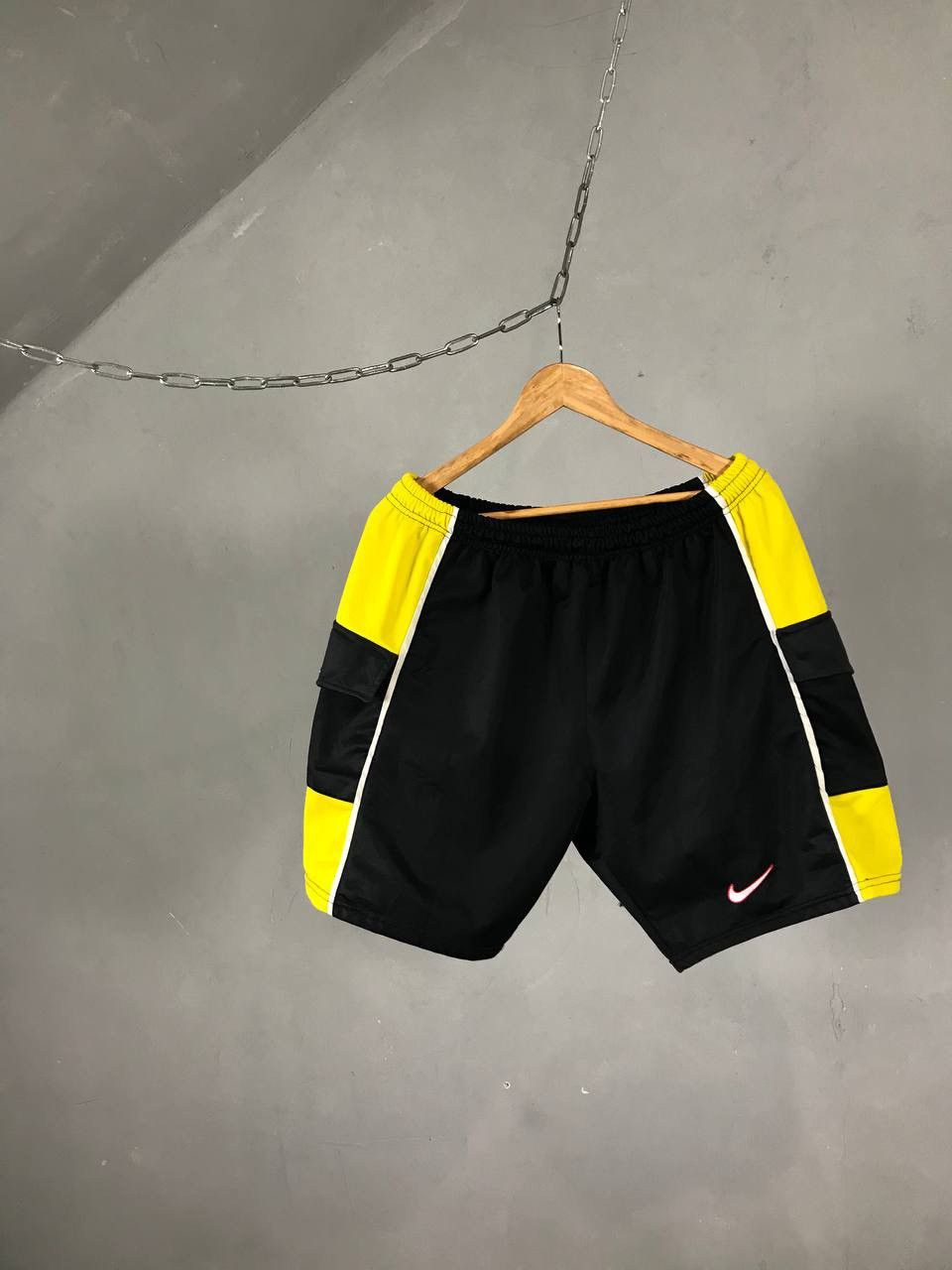 Vintage Nike swoosh streetwear vintage shorts Size US 34 / EU 50 - 1 Thumbnail