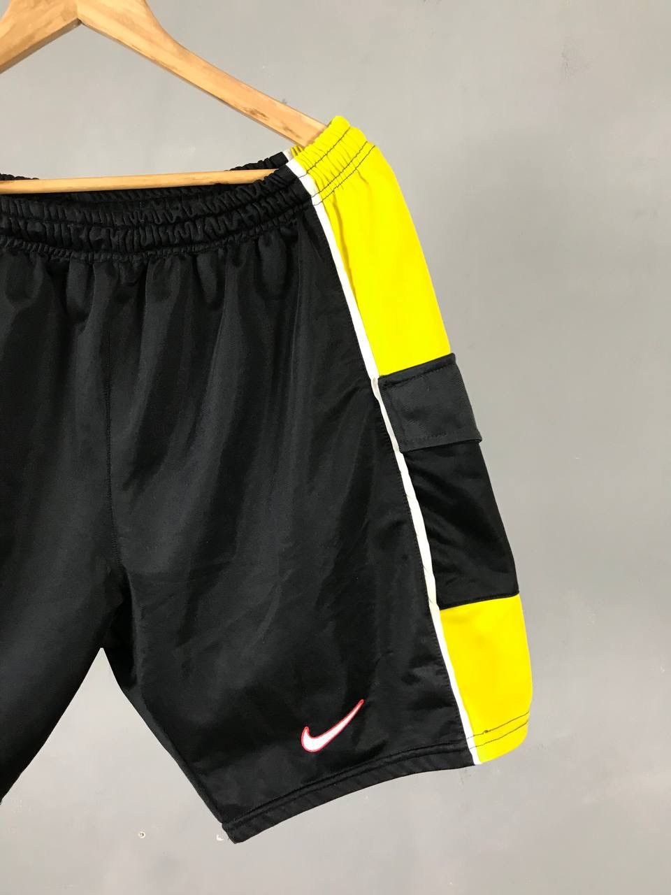 Vintage Nike swoosh streetwear vintage shorts Size US 34 / EU 50 - 2 Thumbnail