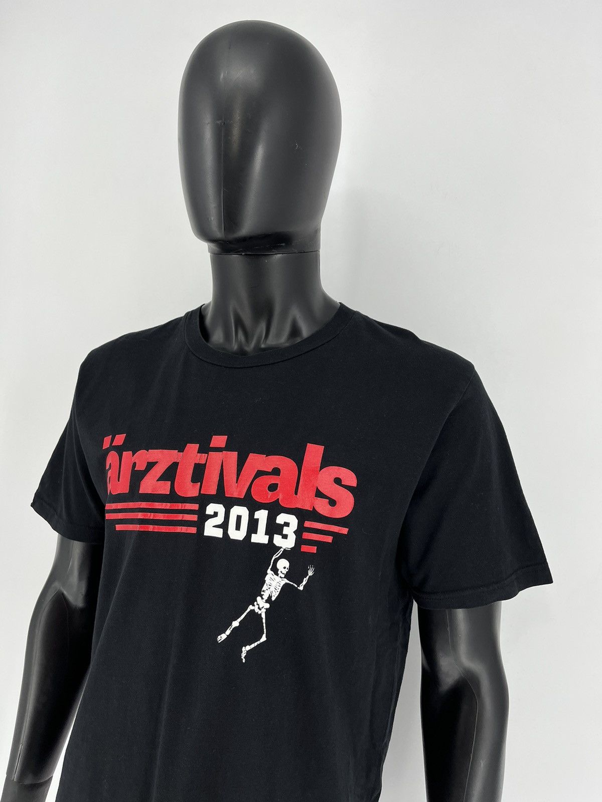 Band Tees Vintage Y2K Band Shirt Arztivals 2013 Tour SSTREETWEARhirt Size US L / EU 52-54 / 3 - 4 Thumbnail