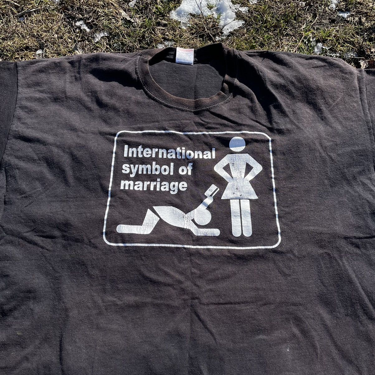 Vintage Vintage Y2K Graphic Tee International Symbol Marriage Skate Size US XL / EU 56 / 4 - 5 Thumbnail