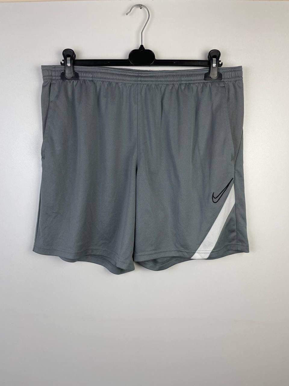 Vintage Nike Football vintage shorts size XL Size US 36 / EU 52 - 1 Thumbnail