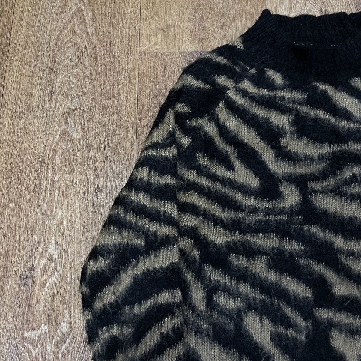 Vintage Vintage Y2K Zebra Stripe Knit Sweater Grunge Oversized S Size US S / EU 44-46 / 1 - 4 Thumbnail