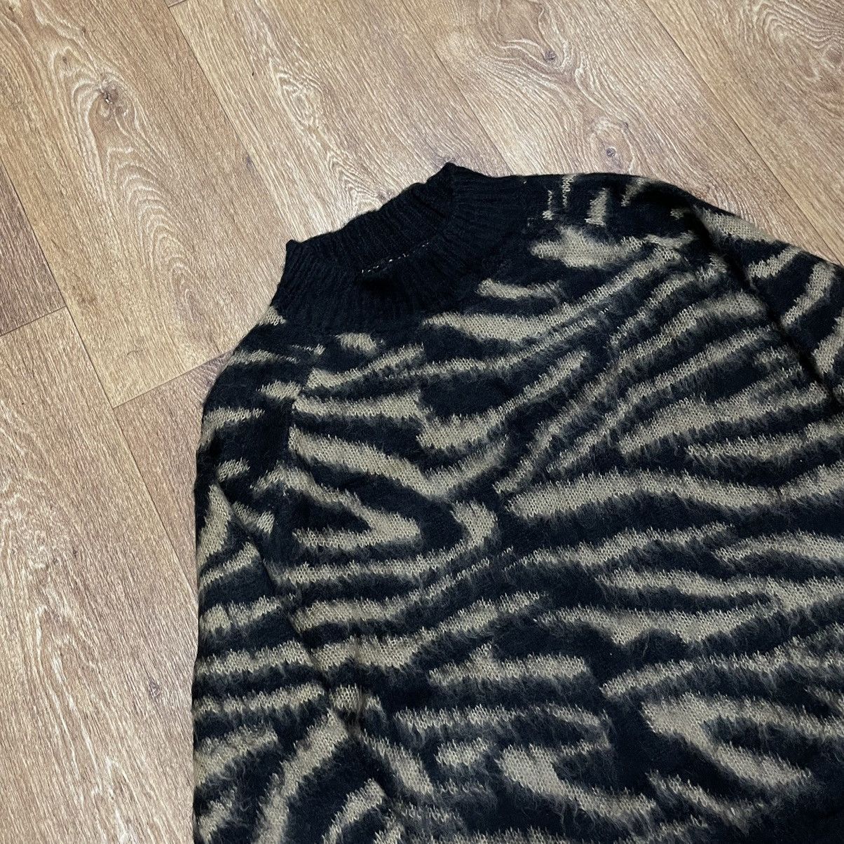 Vintage Vintage Y2K Zebra Stripe Knit Sweater Grunge Oversized S Size US S / EU 44-46 / 1 - 5 Thumbnail
