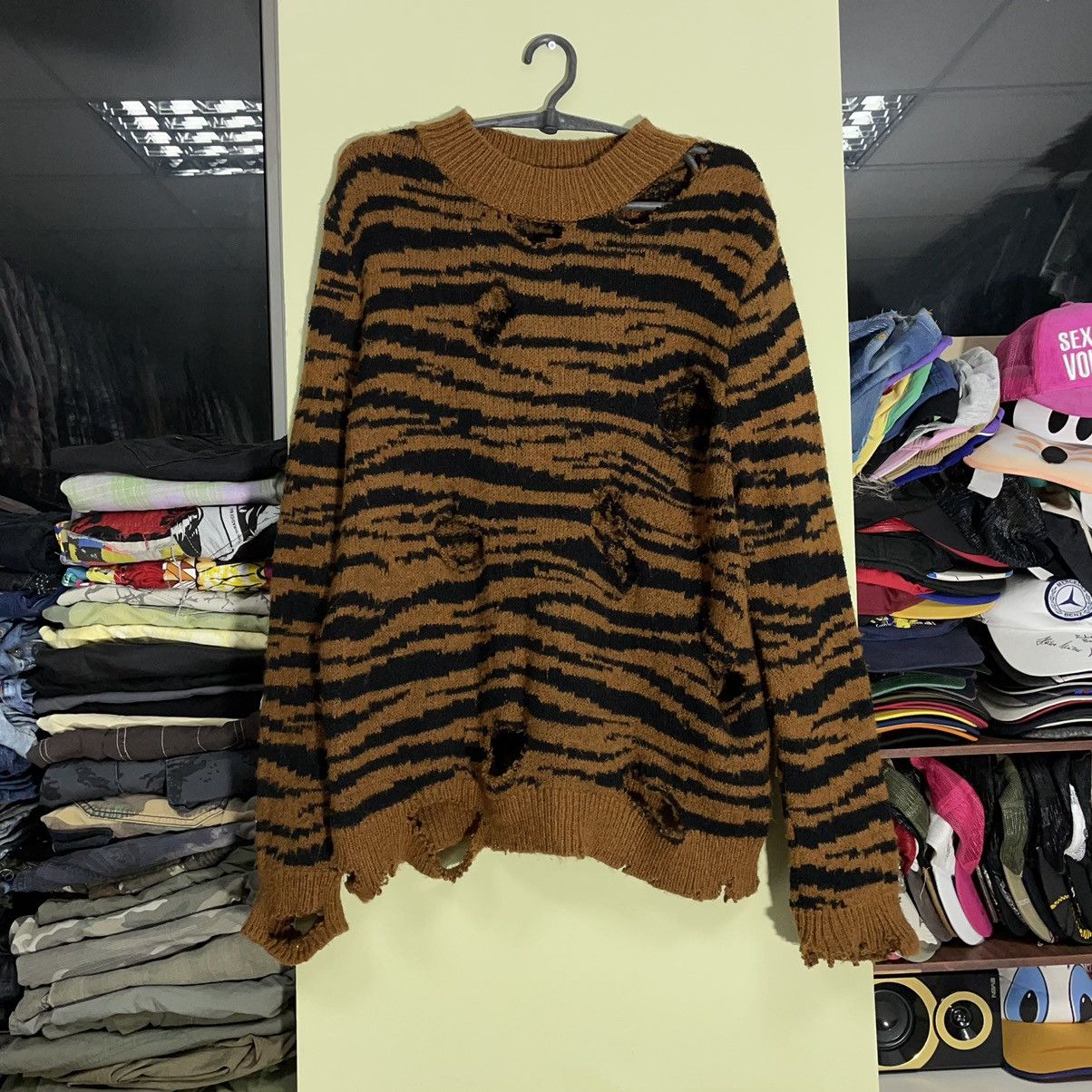 Vintage Vintage Y2K Tiger Stripe Knit Sweater Distressed Grunge L Size L / US 10 / IT 46 - 1 Thumbnail