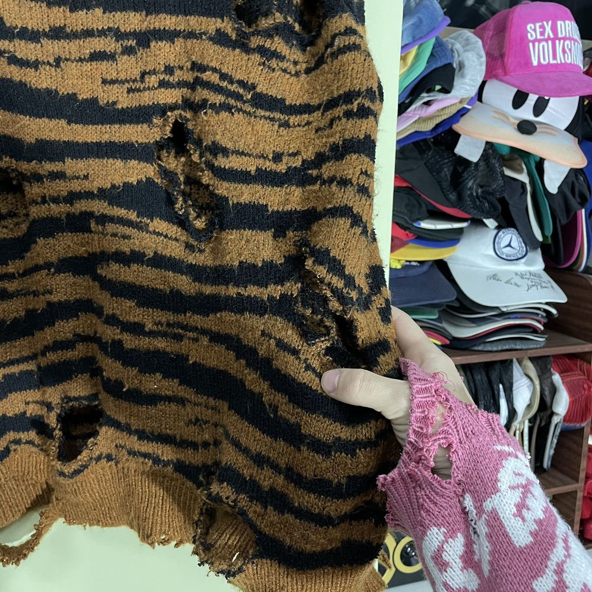 Vintage Vintage Y2K Tiger Stripe Knit Sweater Distressed Grunge L Size L / US 10 / IT 46 - 7 Thumbnail