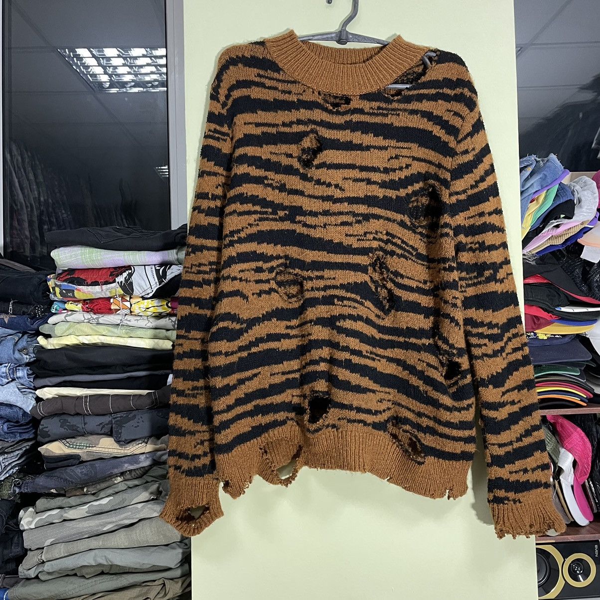 Vintage Vintage Y2K Tiger Stripe Knit Sweater Distressed Grunge L Size L / US 10 / IT 46 - 3 Thumbnail