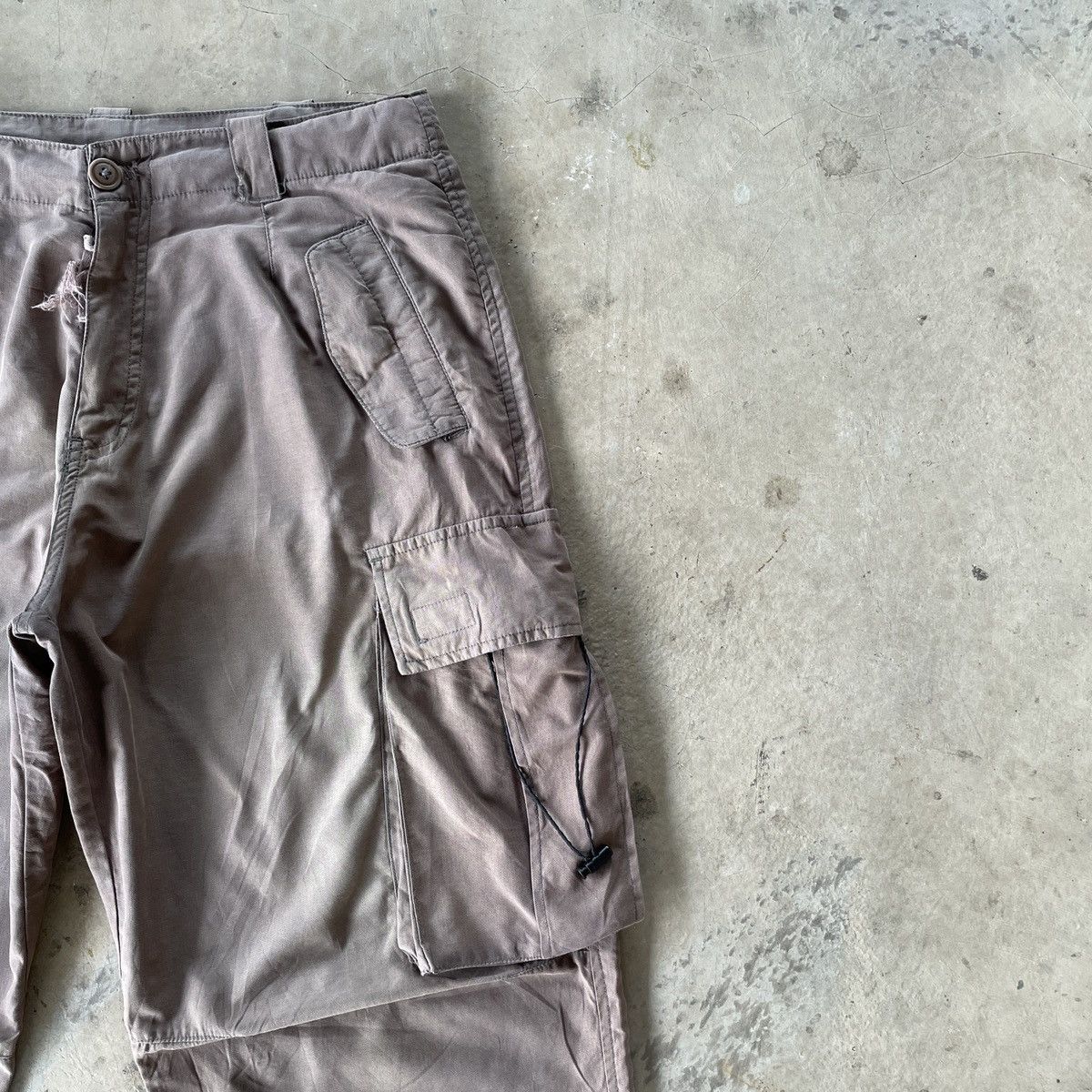 Japanese Brand Vintage Japanese Brand Faded Parachute Cargo Pants W32x32.5 Size US 32 / EU 48 - 6 Thumbnail