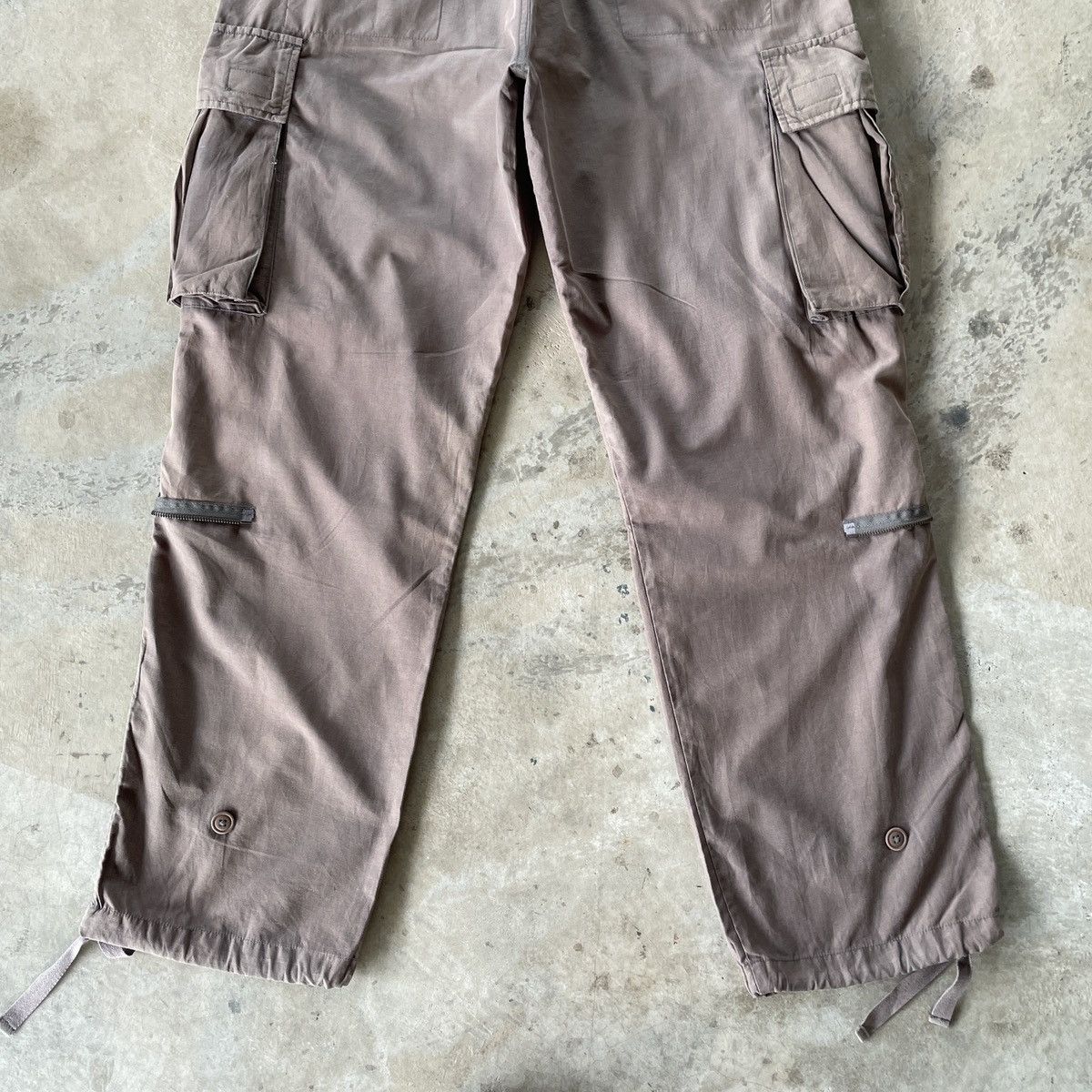 Japanese Brand Vintage Japanese Brand Faded Parachute Cargo Pants W32x32.5 Size US 32 / EU 48 - 10 Thumbnail