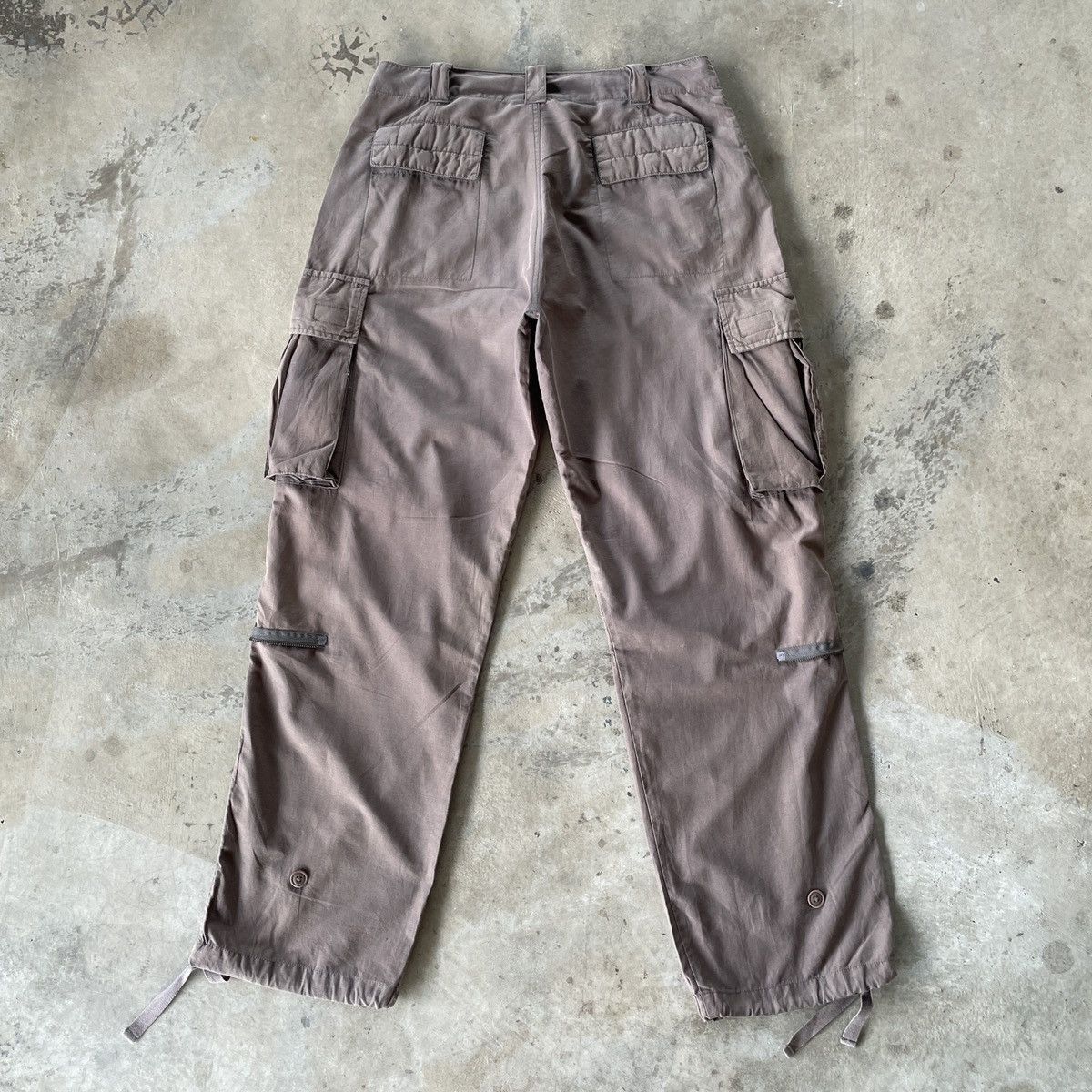 Japanese Brand Vintage Japanese Brand Faded Parachute Cargo Pants W32x32.5 Size US 32 / EU 48 - 12 Thumbnail