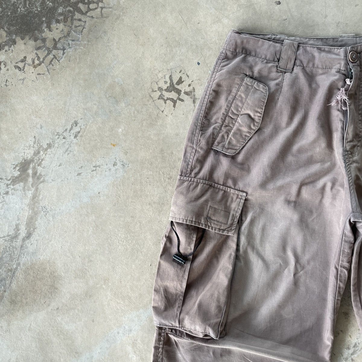 Japanese Brand Vintage Japanese Brand Faded Parachute Cargo Pants W32x32.5 Size US 32 / EU 48 - 5 Thumbnail