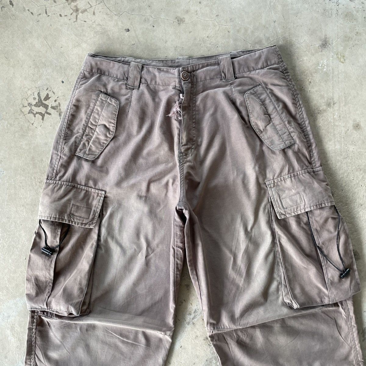 Japanese Brand Vintage Japanese Brand Faded Parachute Cargo Pants W32x32.5 Size US 32 / EU 48 - 3 Thumbnail