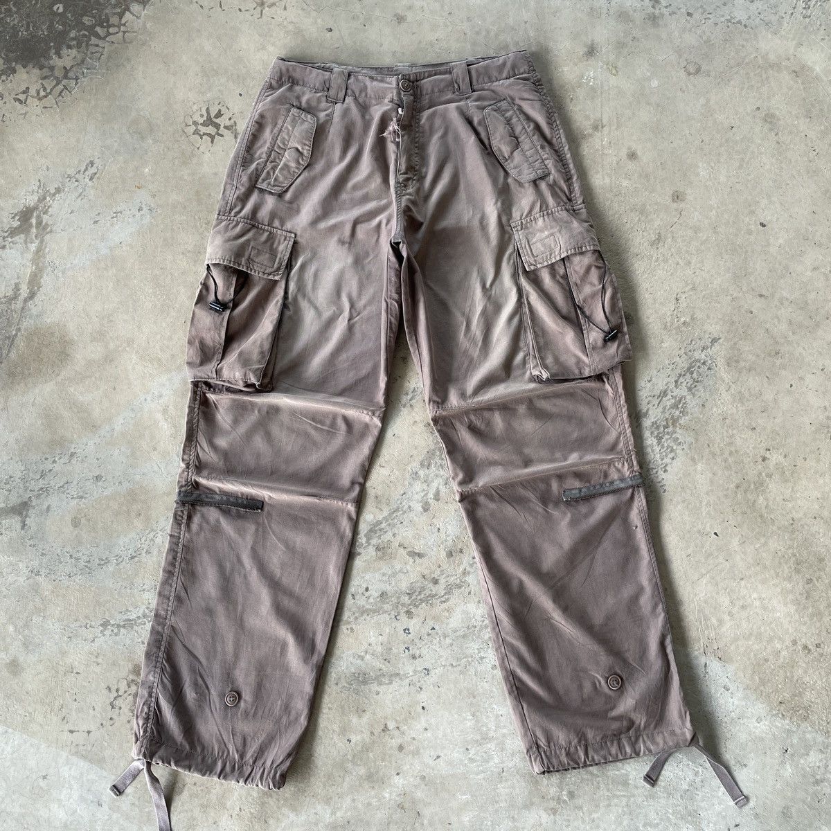 Japanese Brand Vintage Japanese Brand Faded Parachute Cargo Pants W32x32.5 Size US 32 / EU 48 - 1 Thumbnail