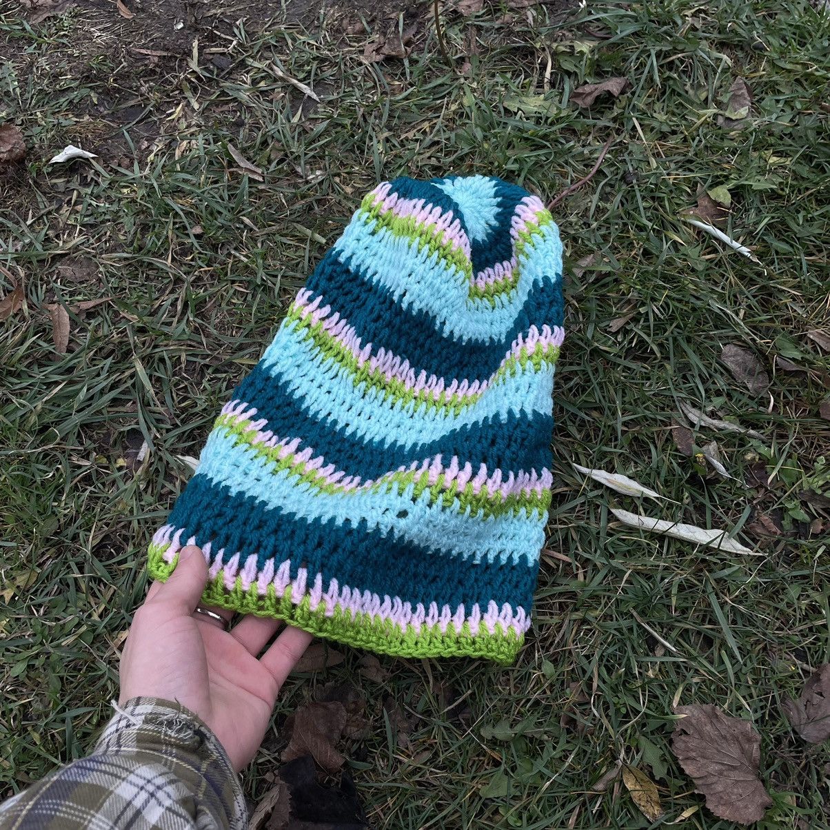 Vintage Vintage Y2K Striped Knit Beanie Emo Alt Streetwear Boxy OS Size ONE SIZE - 1 Thumbnail