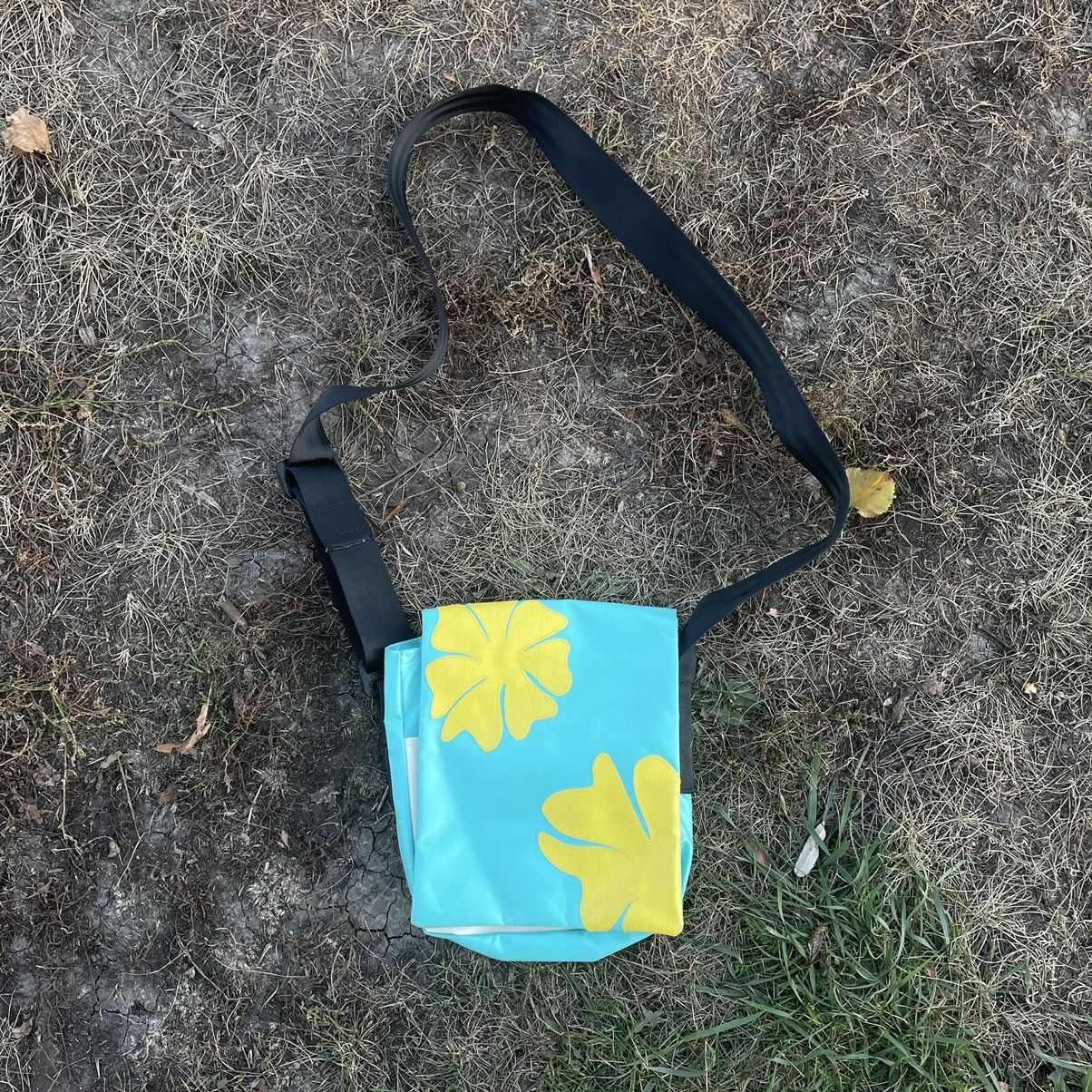 Vintage Vintage Y2K Sunshine Graphic Crossbody Bag Rave Cropped OS Size ONE SIZE - 1 Thumbnail