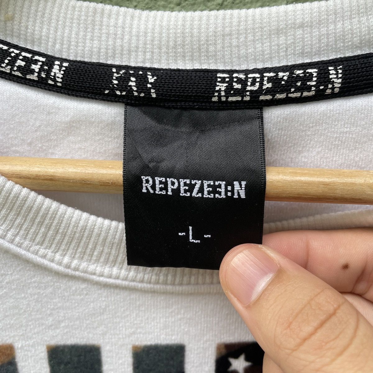 Designer × Japanese Brand Vintage REPEZEE:N Velvet Print Pullover Sweatshirts Size US M / EU 48-50 / 2 - 9 Thumbnail
